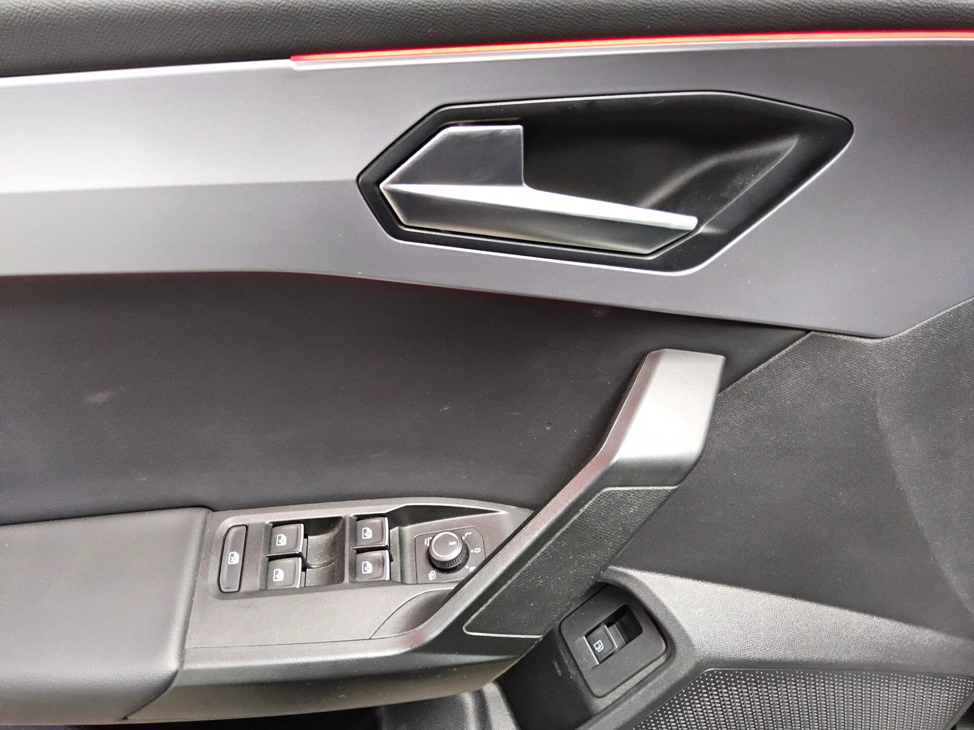 Seat Leon Sportstourer 1.4 e-HYBRID Navi LED AID Shz AHK RFK 10