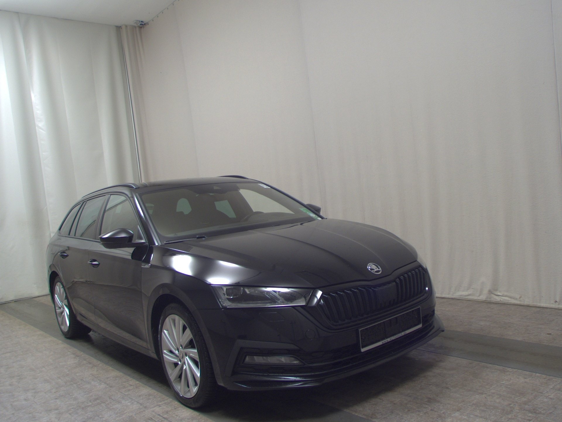 Skoda Octavia Kombi 2.0 TDI SportLine Navi LED vc ACC 3