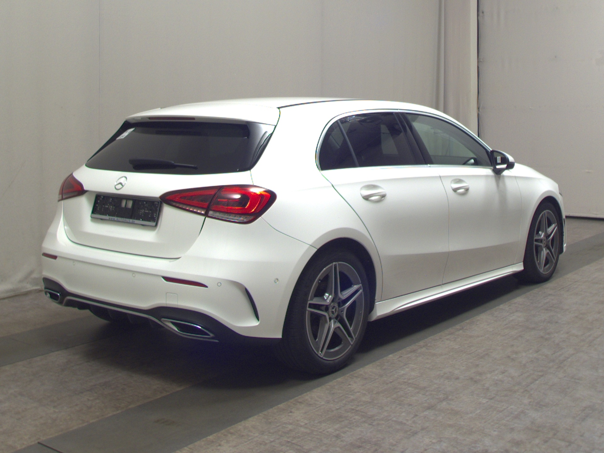 Mercedes-Benz A 200 d AMG-Line Navi LED Rückfahrkamera PDC Shz 4