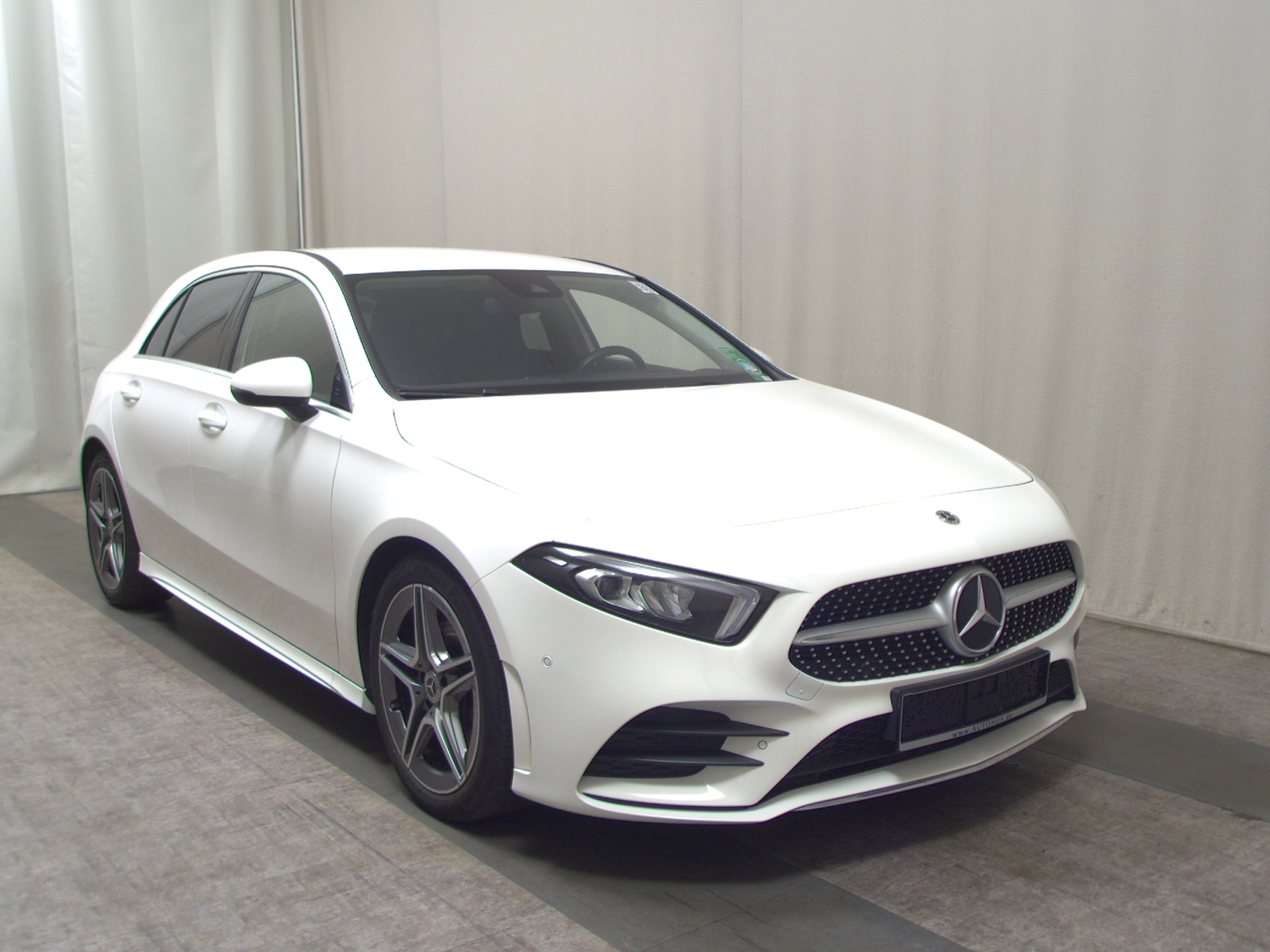 Mercedes-Benz A 200 d AMG-Line Navi LED Rückfahrkamera PDC Shz 3