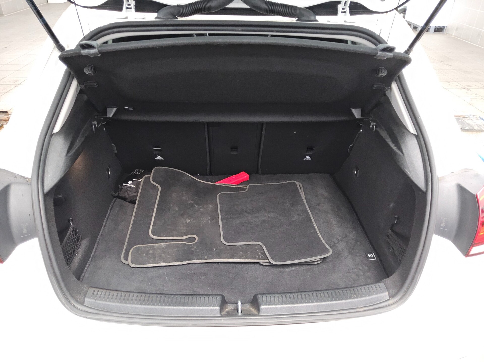 Mercedes-Benz A 200 d AMG-Line Navi LED Rückfahrkamera PDC Shz 12