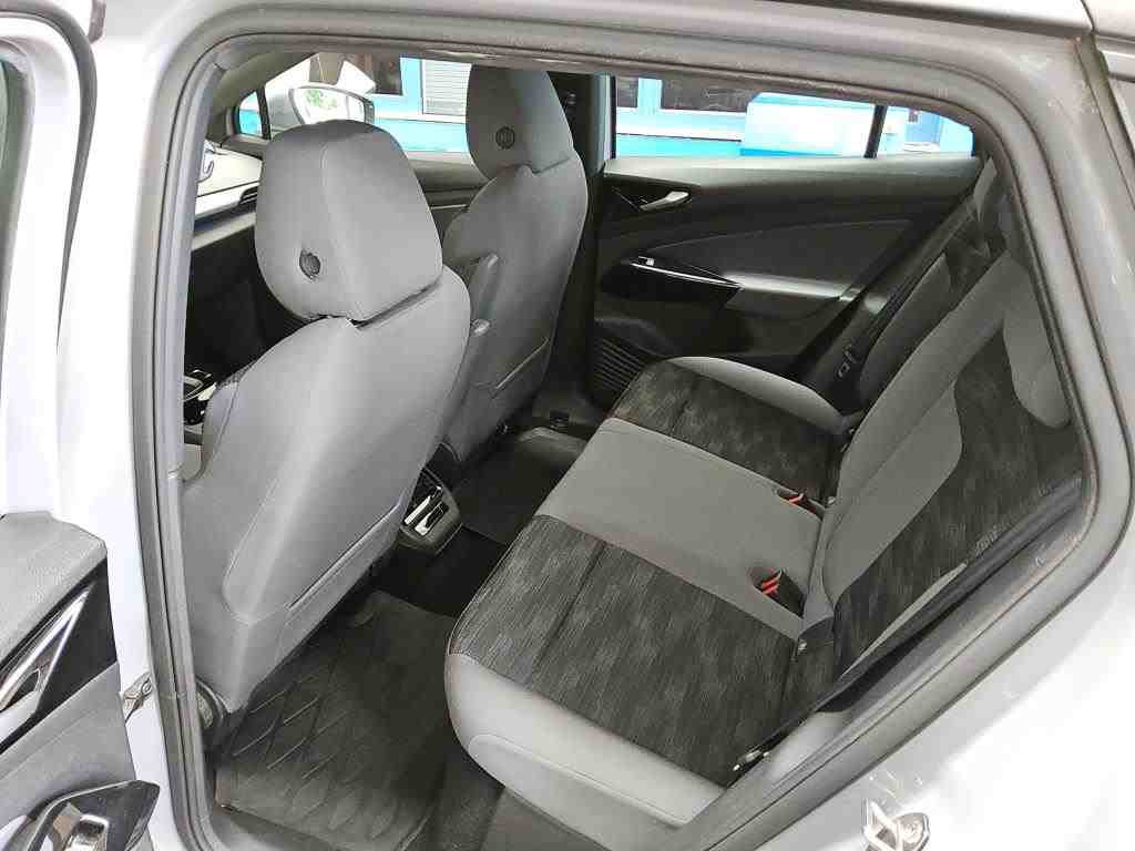 Volkswagen ID.4 NAVI SHZ PDC LED ACC 9