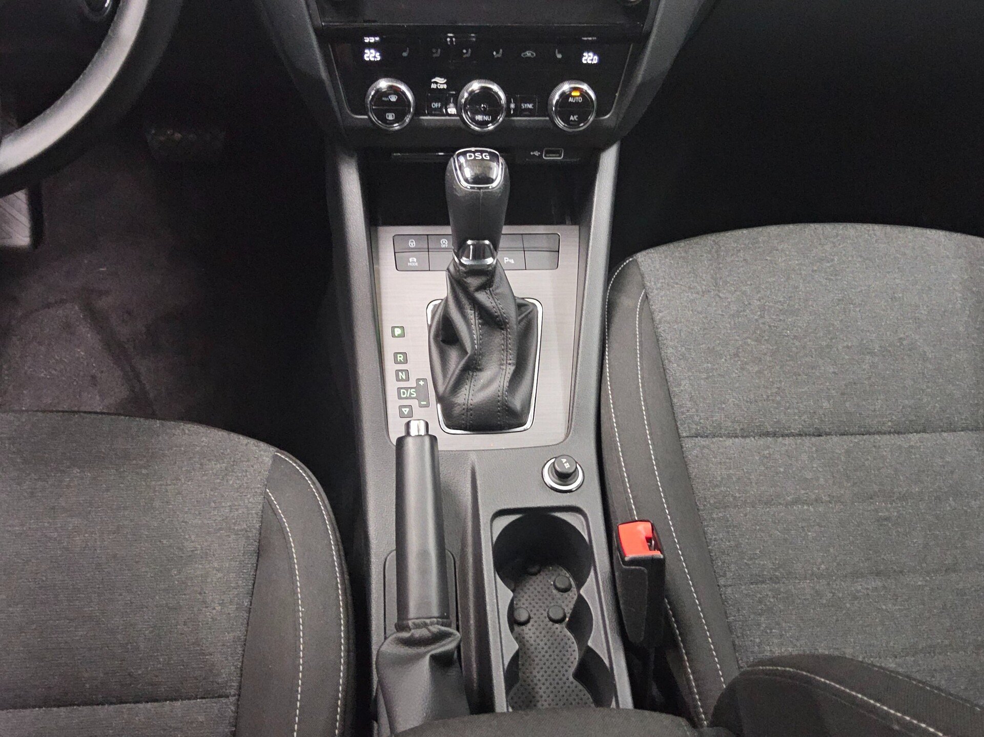 Skoda Octavia Kombi 1.6 TDI Soleil Navi LED RfK ACC 6