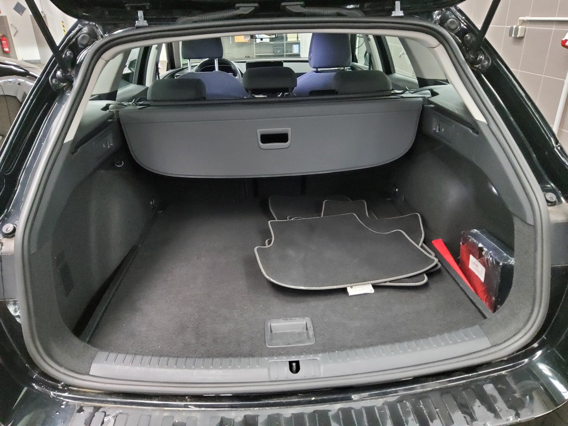 Seat Leon Sportstourer 2.0 TDI Style Navi LED Virtual PDC SHZ 12