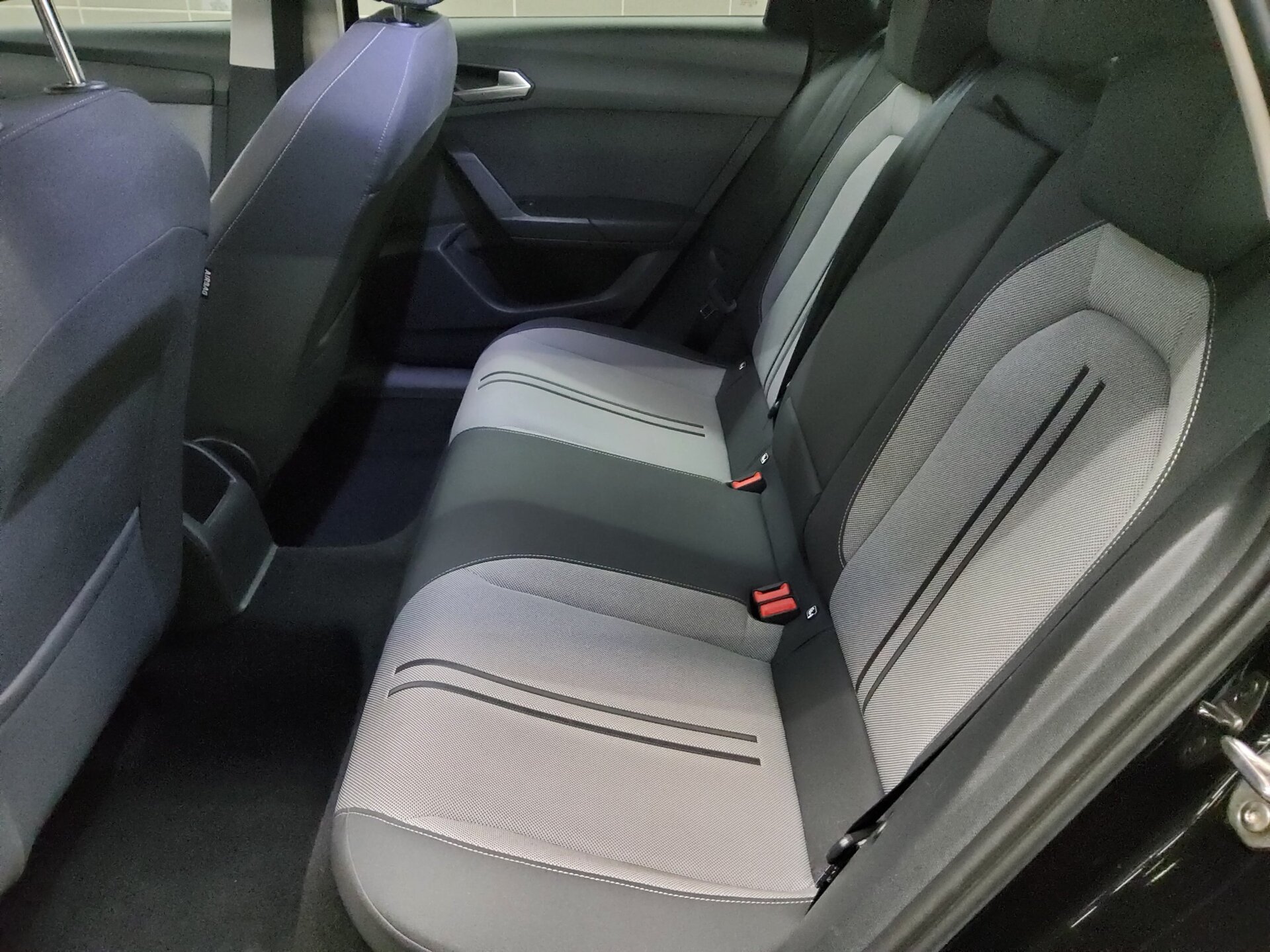Seat Leon Sportstourer 2.0 TDI Style Navi LED Virtual PDC SHZ 13