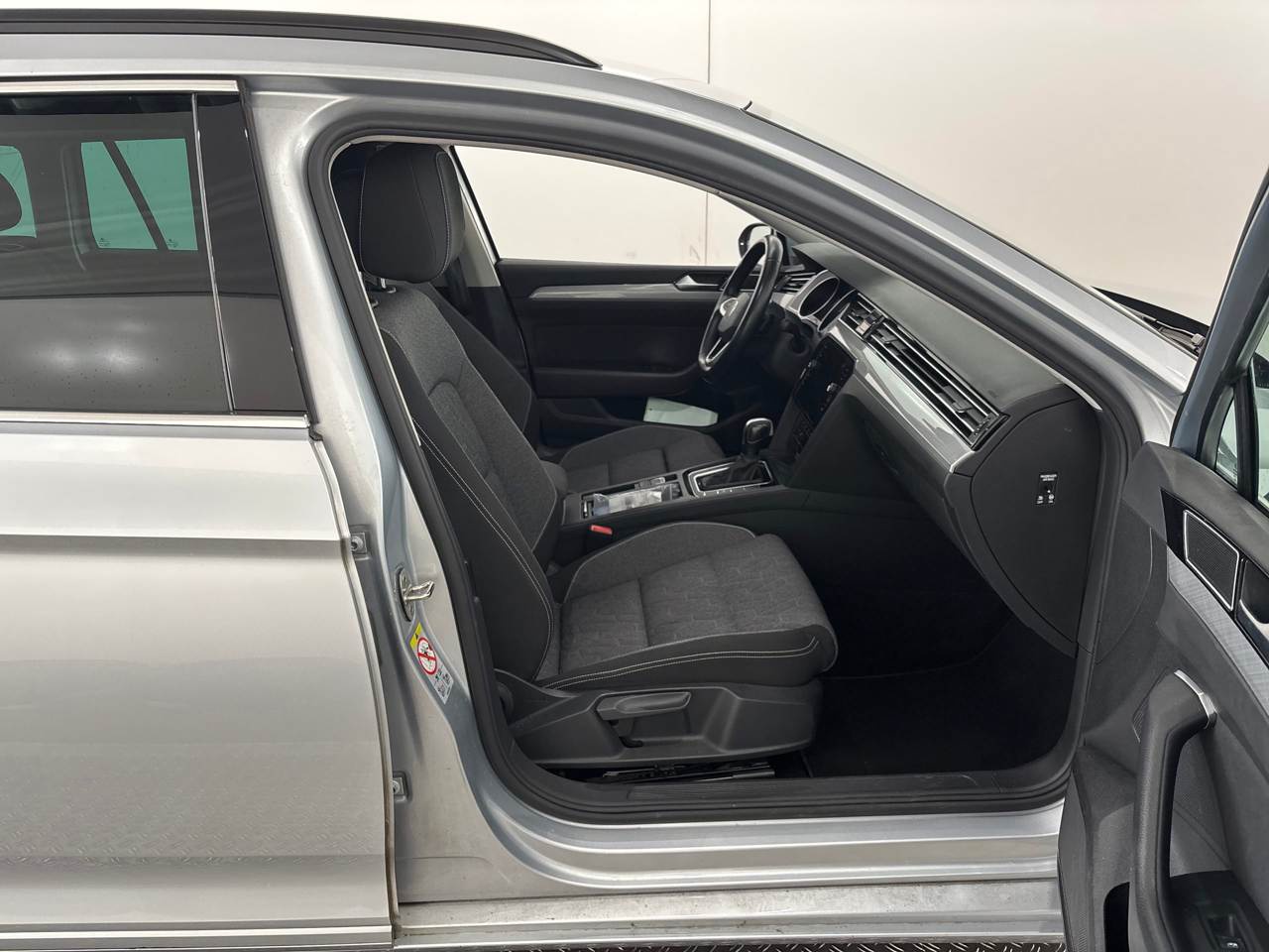 Volkswagen Passat Variant 2.0 TDI Business NAVI LED SHZ RFK 6