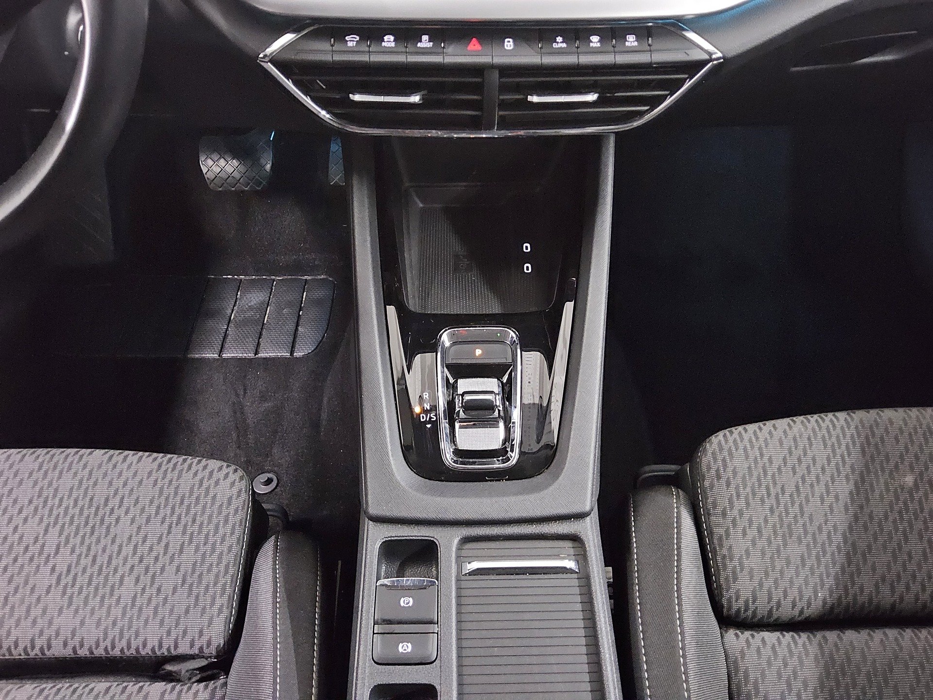 Skoda Octavia Kombi 2.0 TDI Style Navi LED vc HuD AHK 6