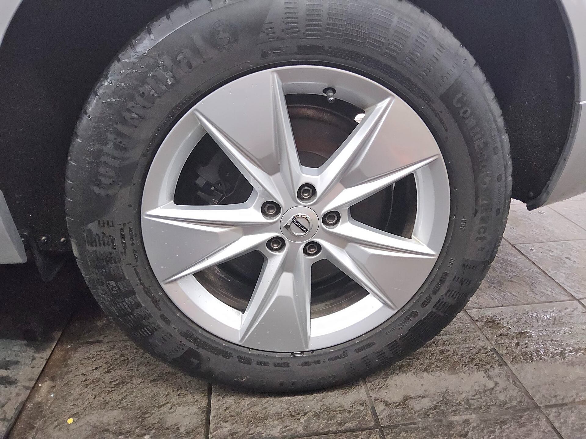 Volvo XC60 B4 D Core Navi LED Leder 4xShz AHK RFK 11