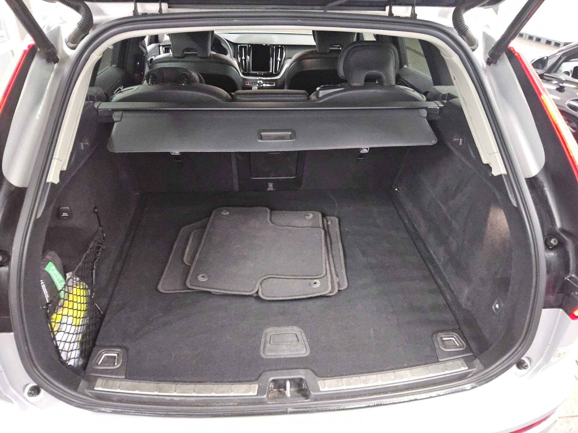 Volvo XC60 B4 D Core Navi LED Leder 4xShz AHK RFK 12