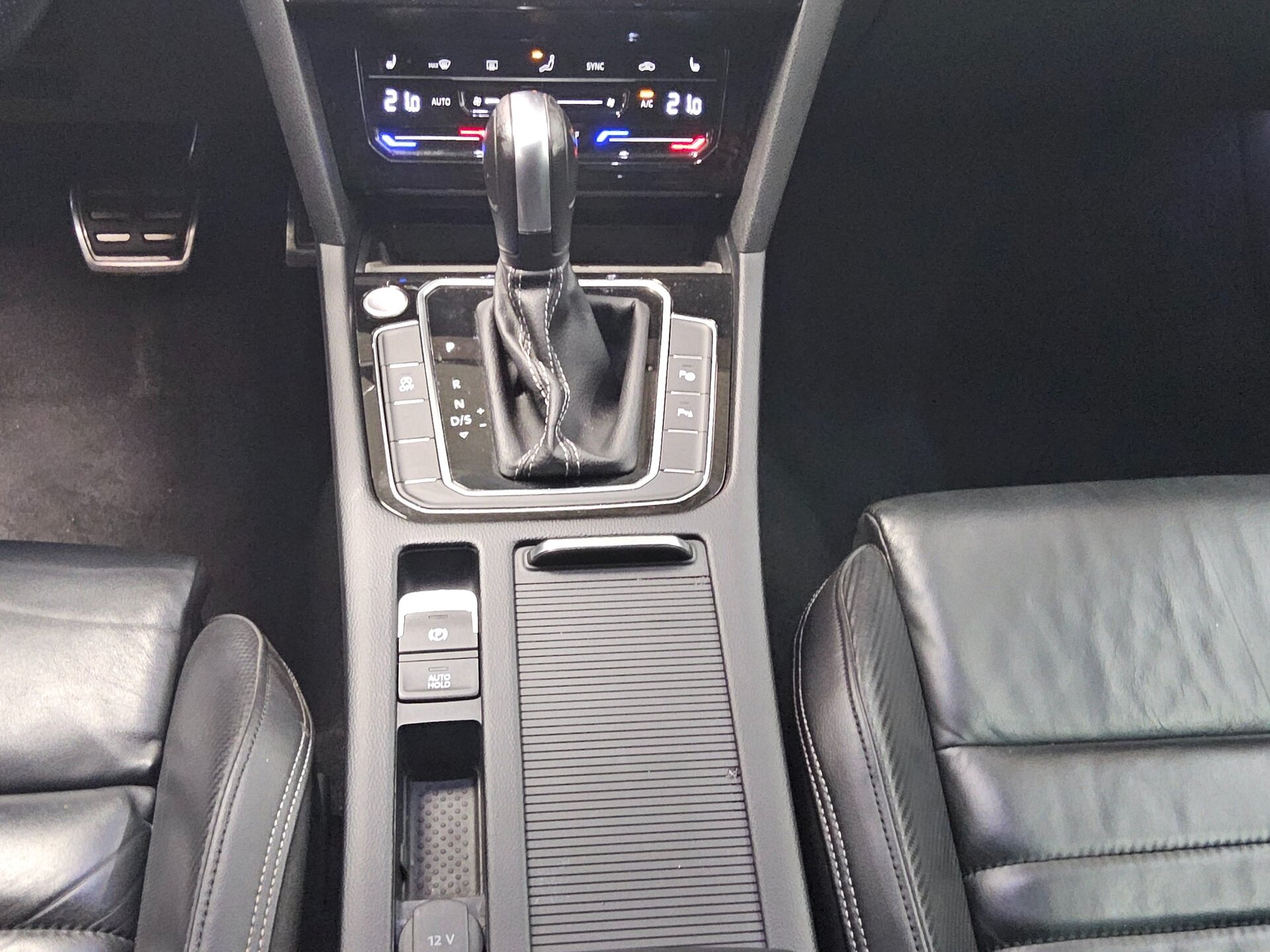 Volkswagen Passat Variant 2.0 TDI R-Line Leder Navi LED AID H/K Sound 6