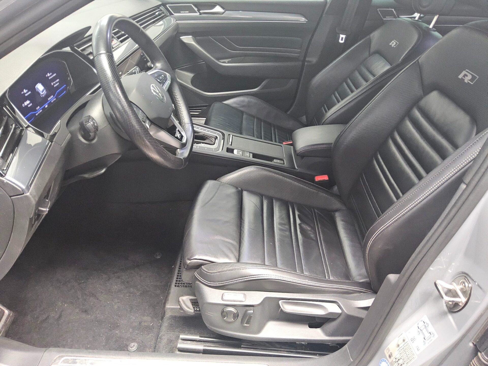 Volkswagen Passat Variant 2.0 TDI R-Line Leder Navi LED AID H/K Sound 9