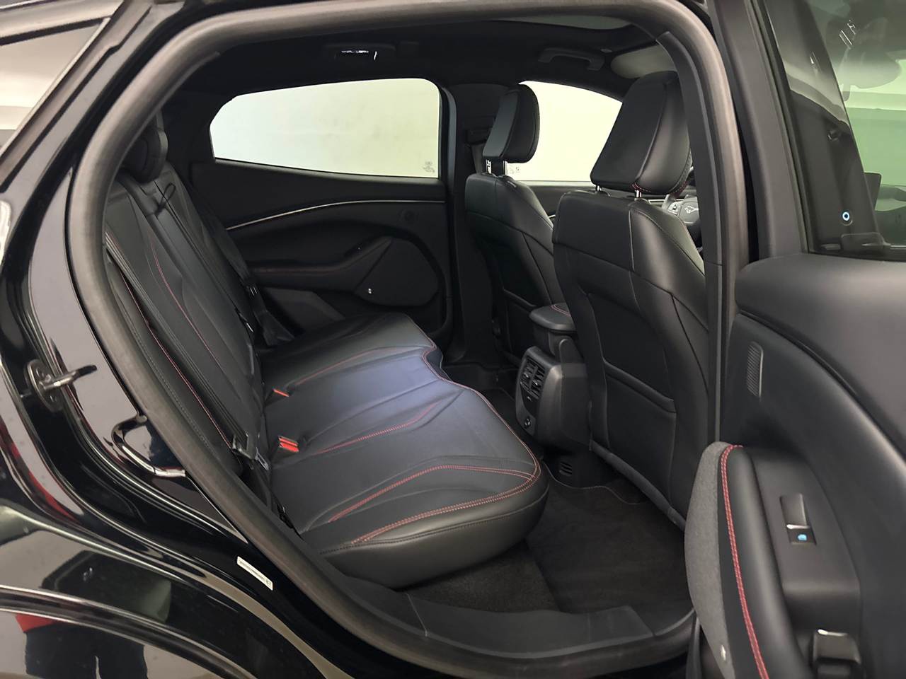 Ford Mustang Mach-E 99 kWh NAVI LED LEDER 7