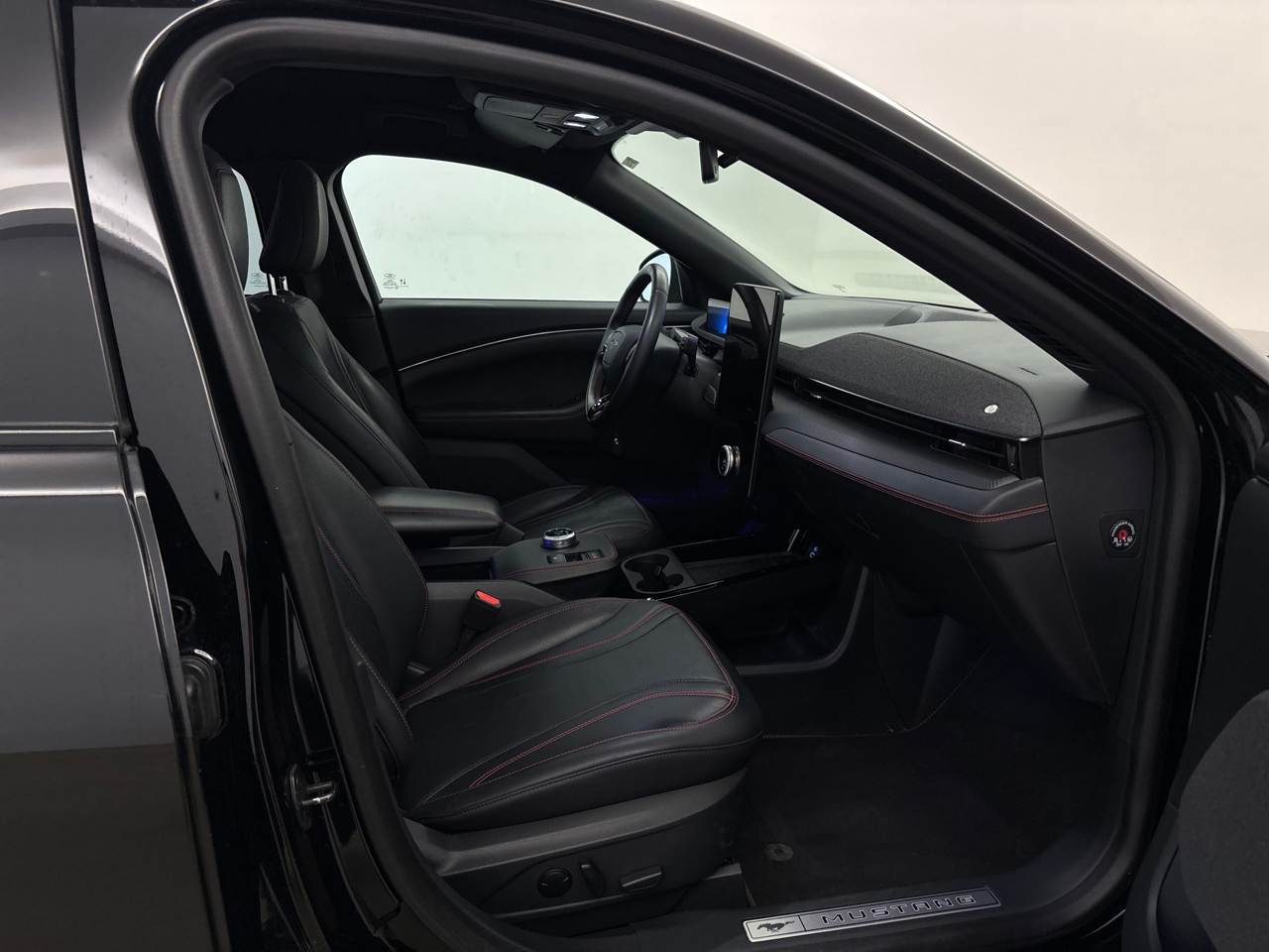 Ford Mustang Mach-E 99 kWh NAVI LED LEDER 6