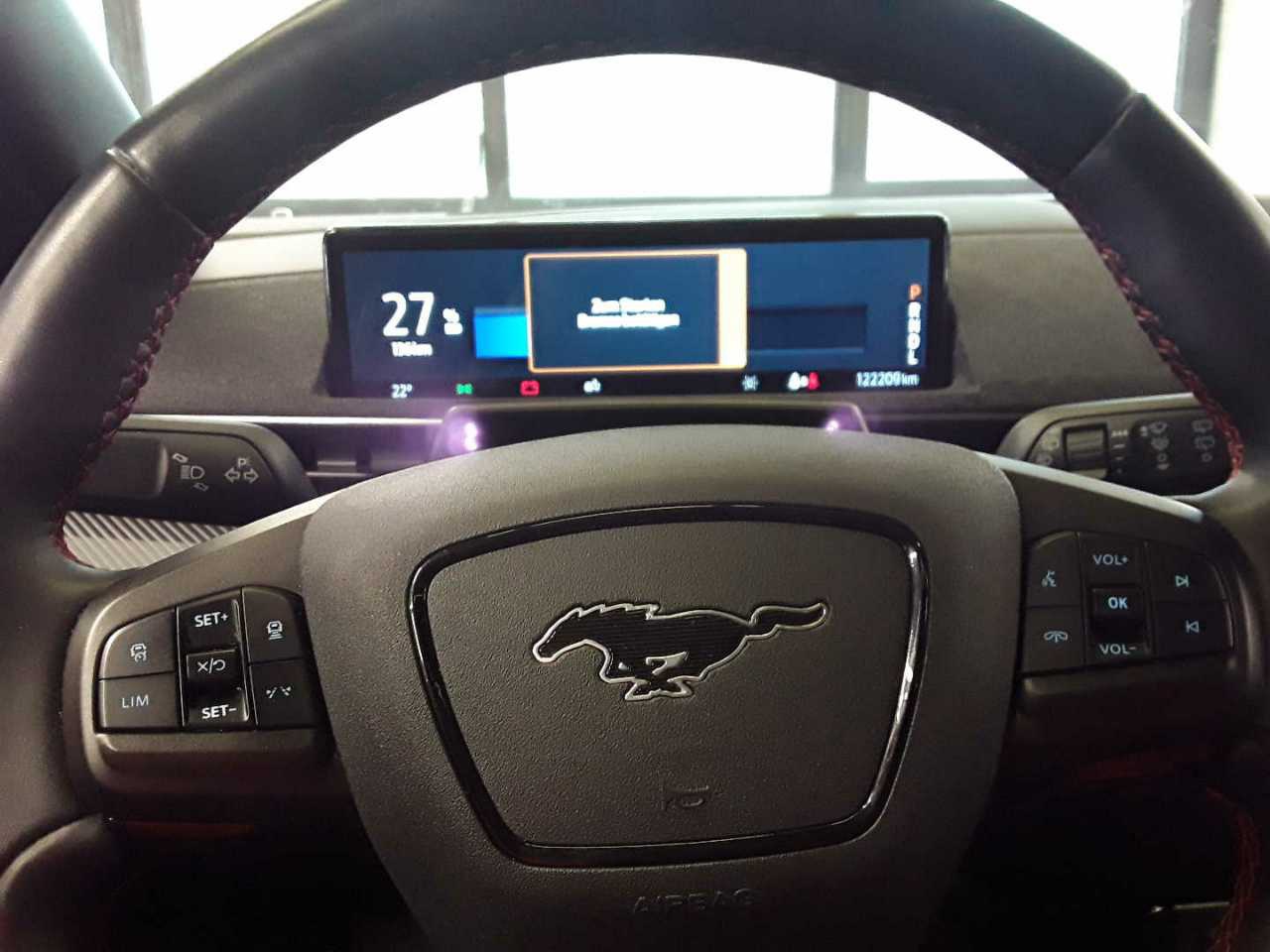 Ford Mustang Mach-E 99 kWh NAVI LED LEDER 8