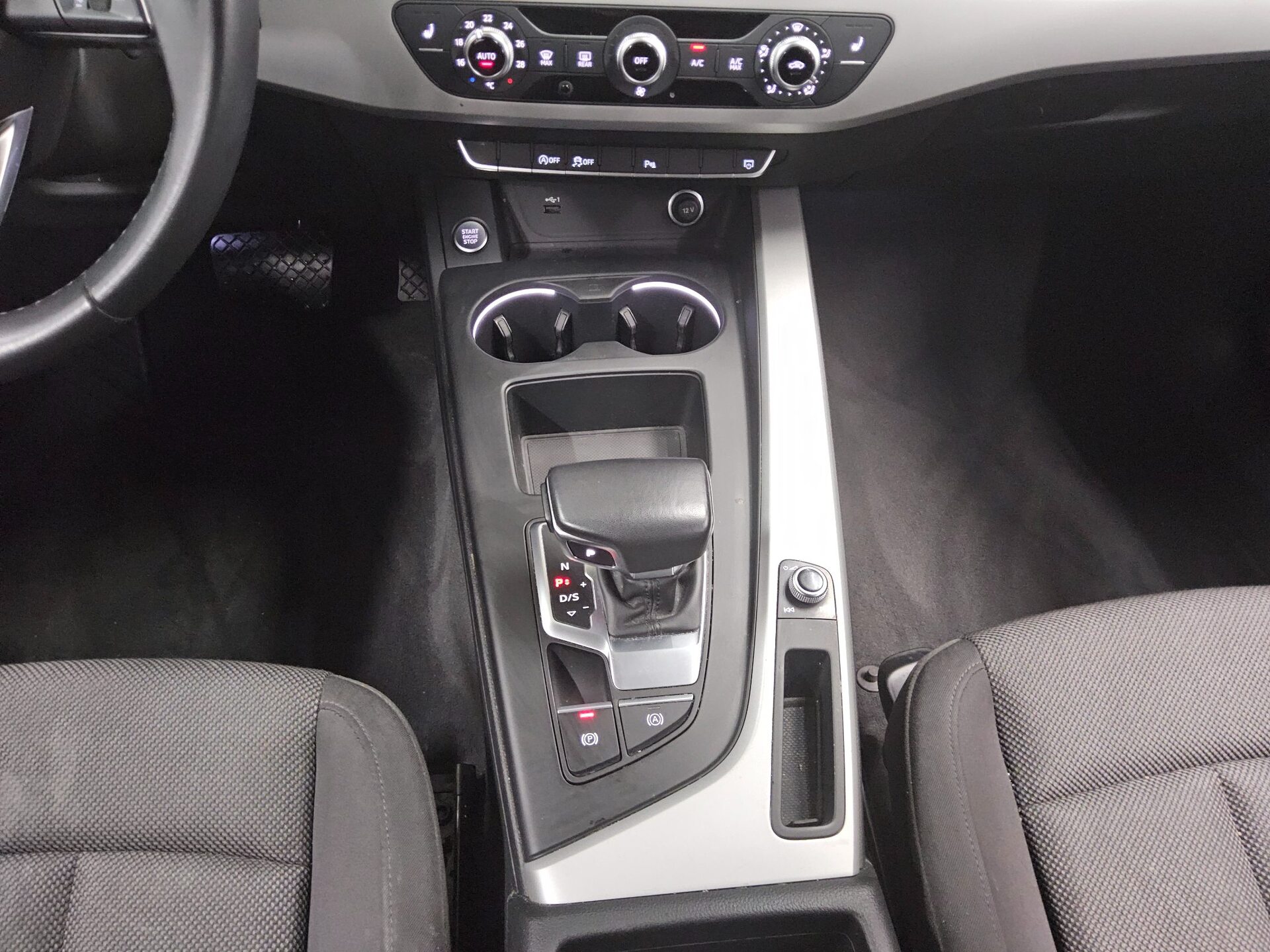 Audi A4 Avant 35 TDI KLIMAAUT LED DSP Sound AHK 6