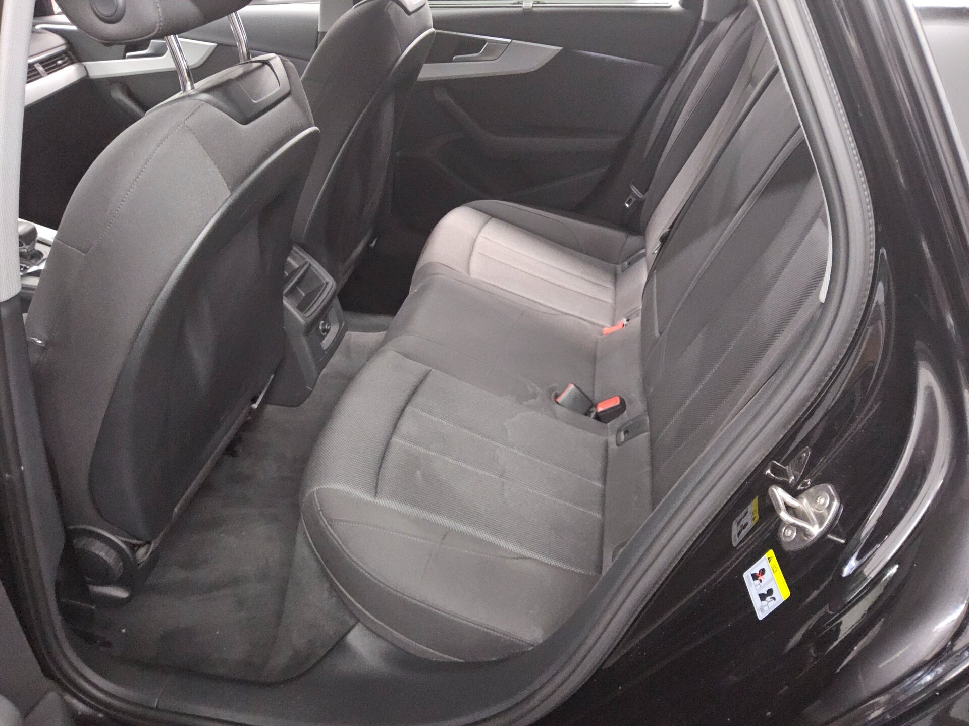 Audi A4 Avant 35 TDI KLIMAAUT LED DSP Sound AHK 12