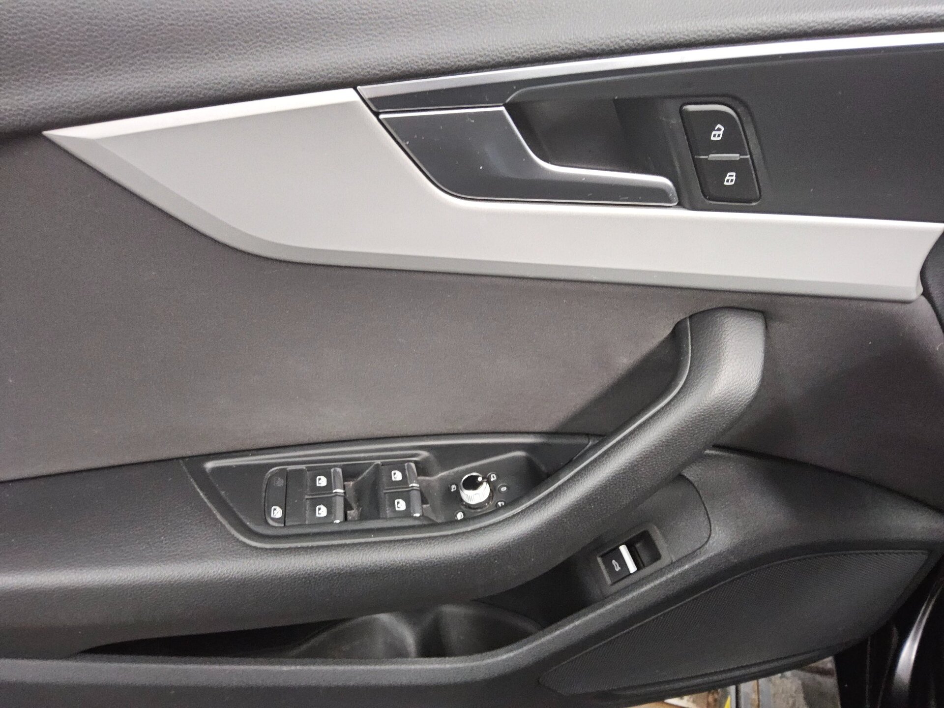 Audi A4 Avant 35 TDI KLIMAAUT LED DSP Sound AHK 9
