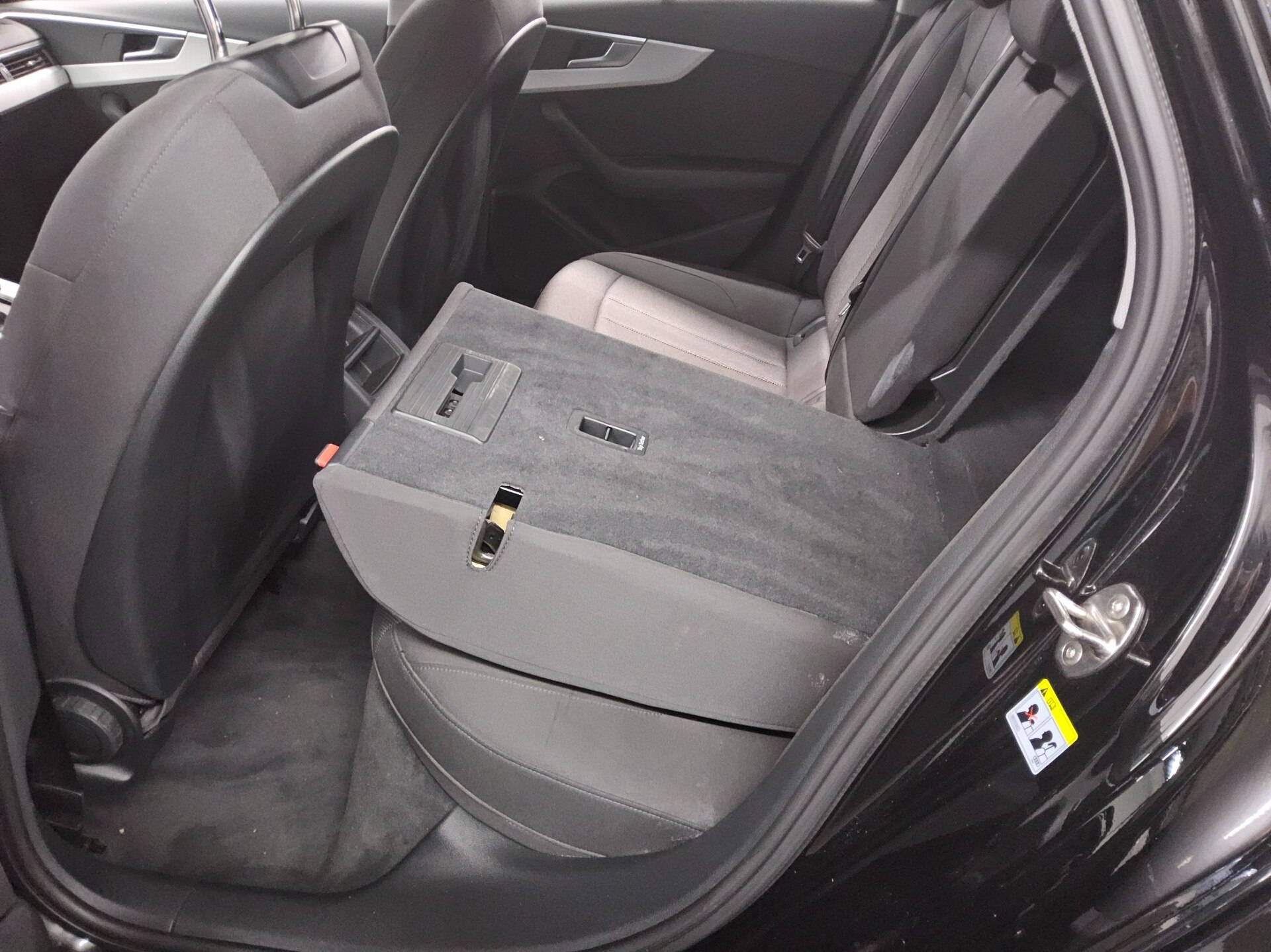 Audi A4 Avant 35 TDI KLIMAAUT LED DSP Sound AHK 13