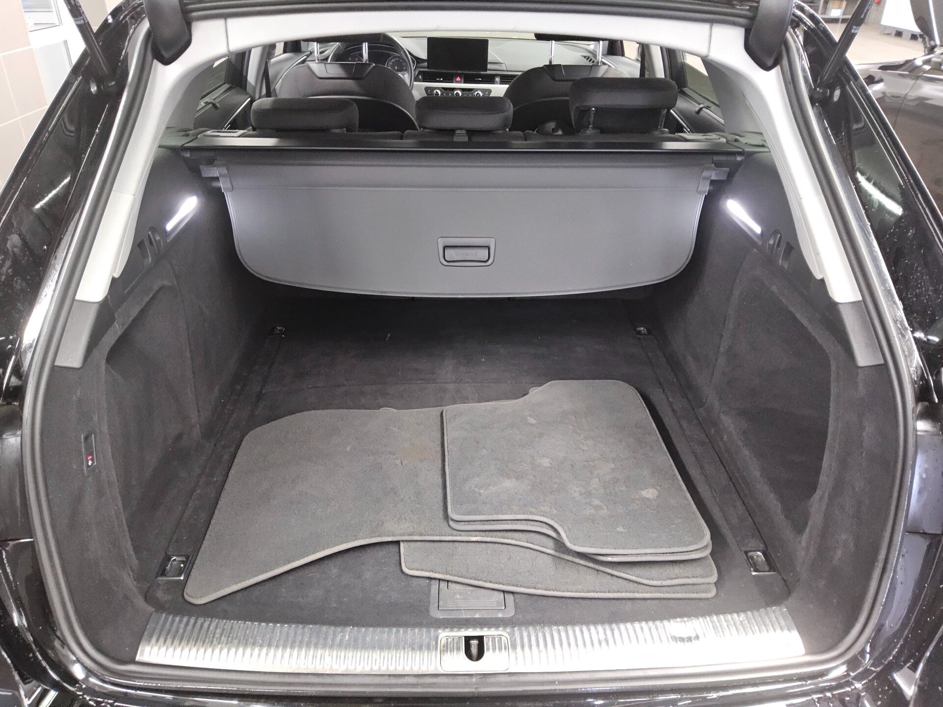 Audi A4 Avant 35 TDI KLIMAAUT LED DSP Sound AHK 11