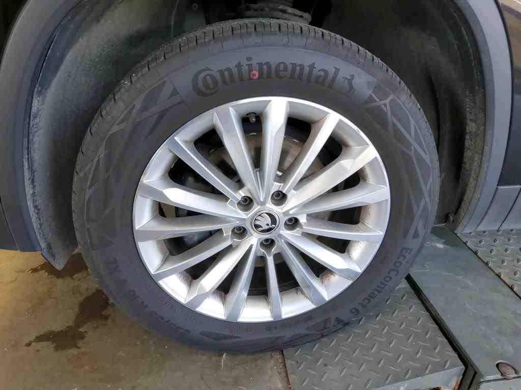 Skoda Kodiaq 2.0 TDI Ambition NAVI SHZ PDC LED AHK 12
