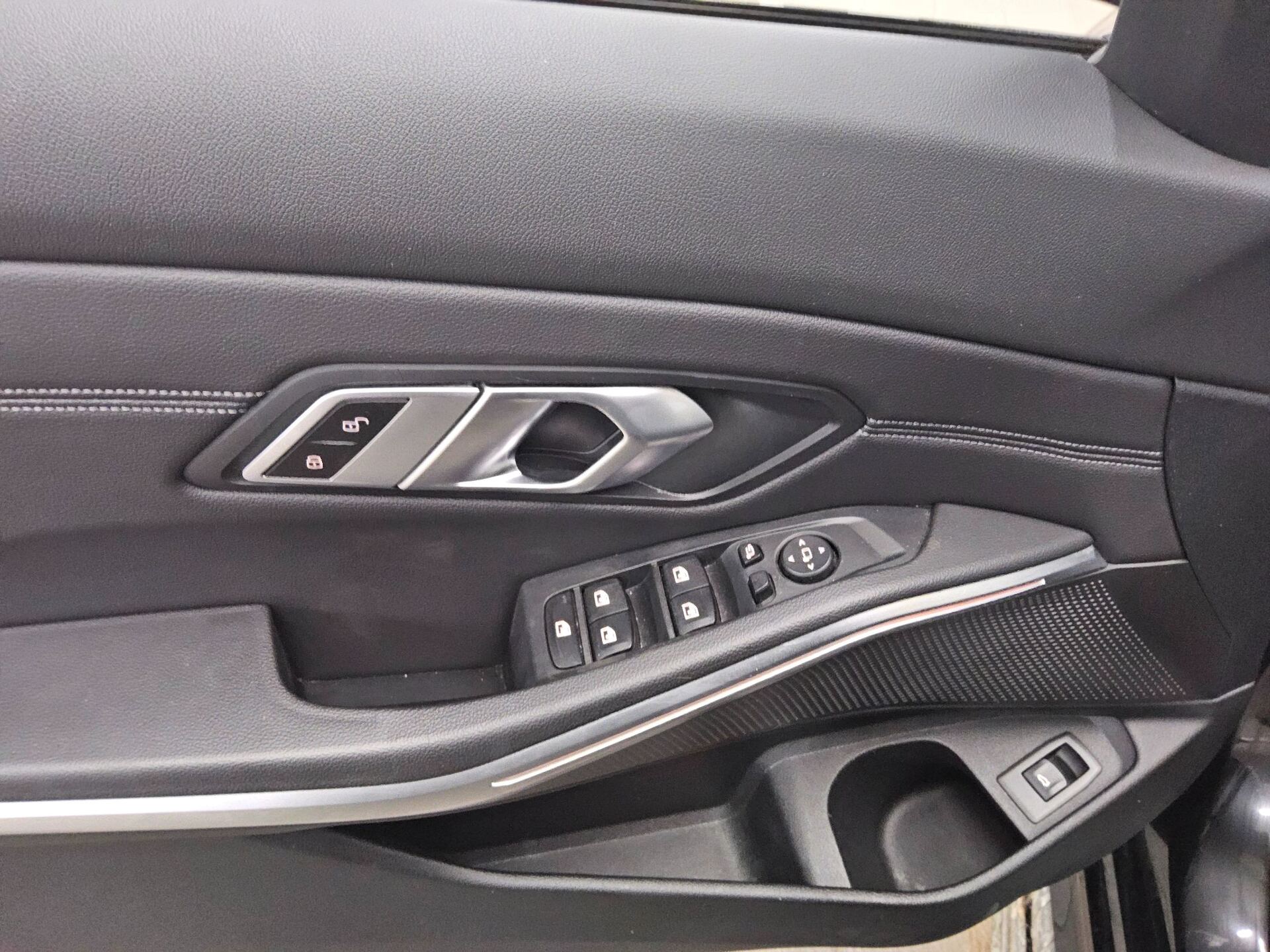 BMW 320d Touring Sport-Line T-Leder Navi LED LC prof. PDC 10