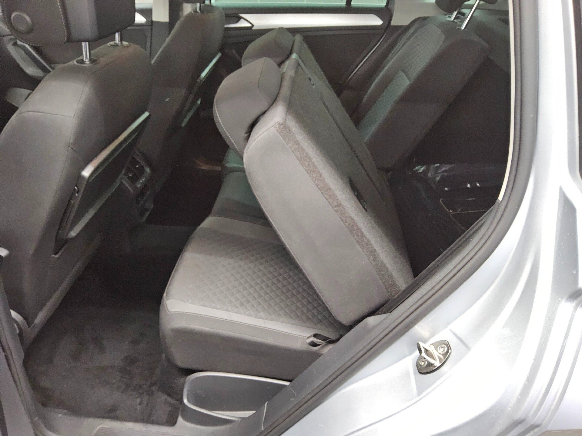 Volkswagen Tiguan 2.0 TDI Comf. AHK ACC PDC 12