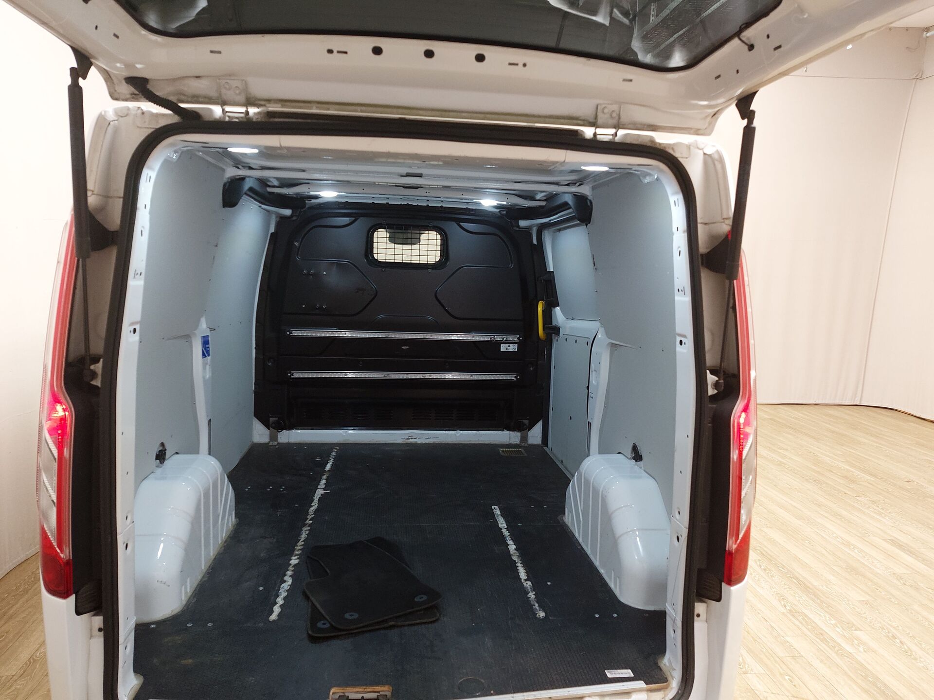 Ford Transit Custom L1H1 2.0 TDCi Trend NAVI SHZ PDC Klima 19