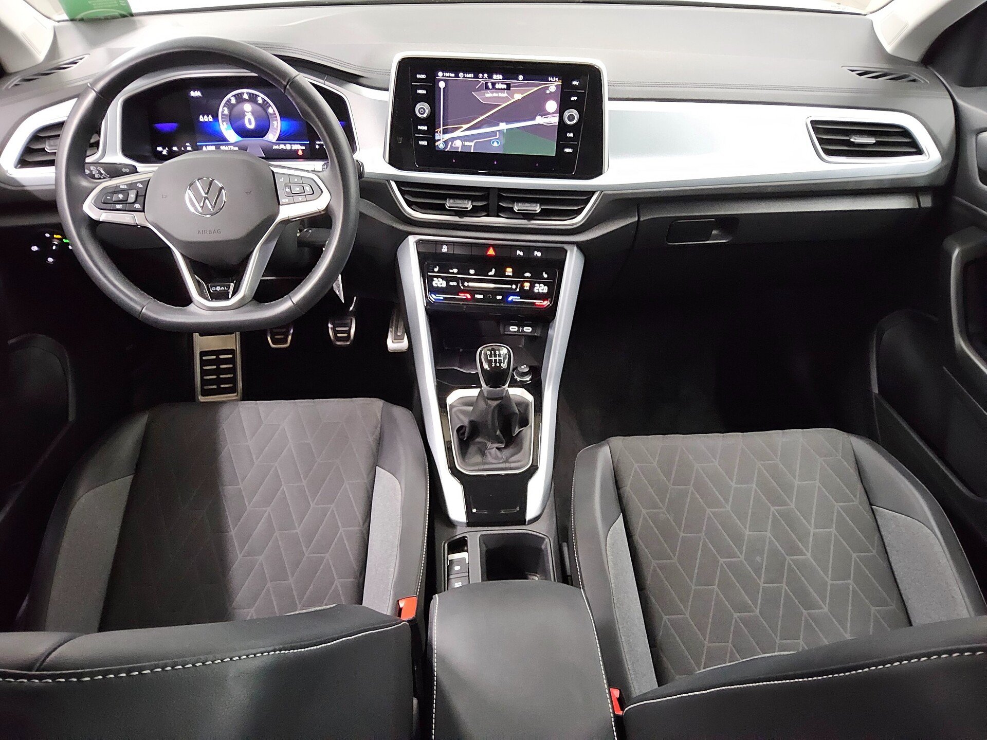 Volkswagen T-Roc 1.0 TSI Goal Navi LED AID ACC PDC SHZ 5