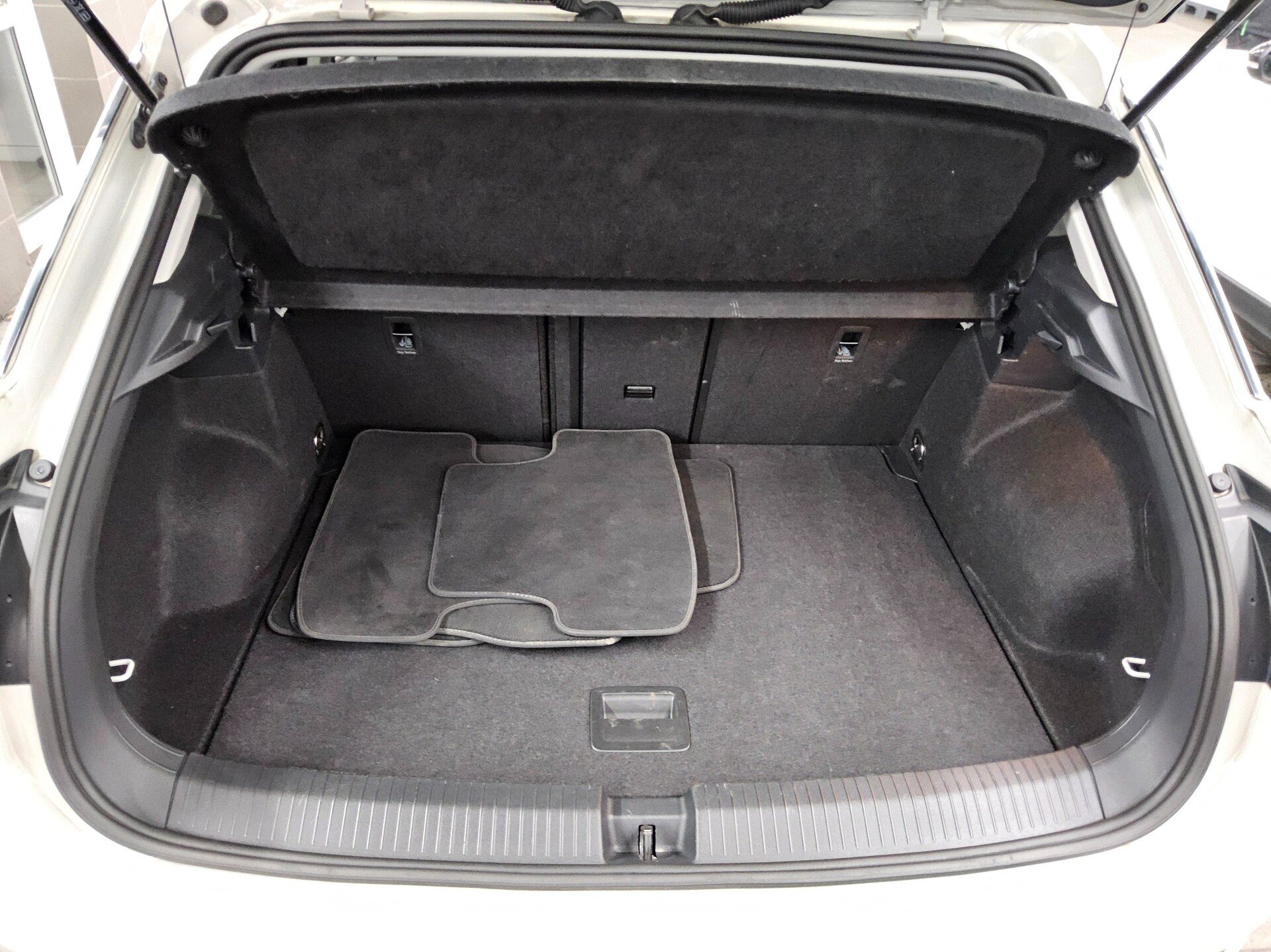 Volkswagen T-Roc 1.0 TSI Goal Navi LED AID ACC PDC SHZ 12
