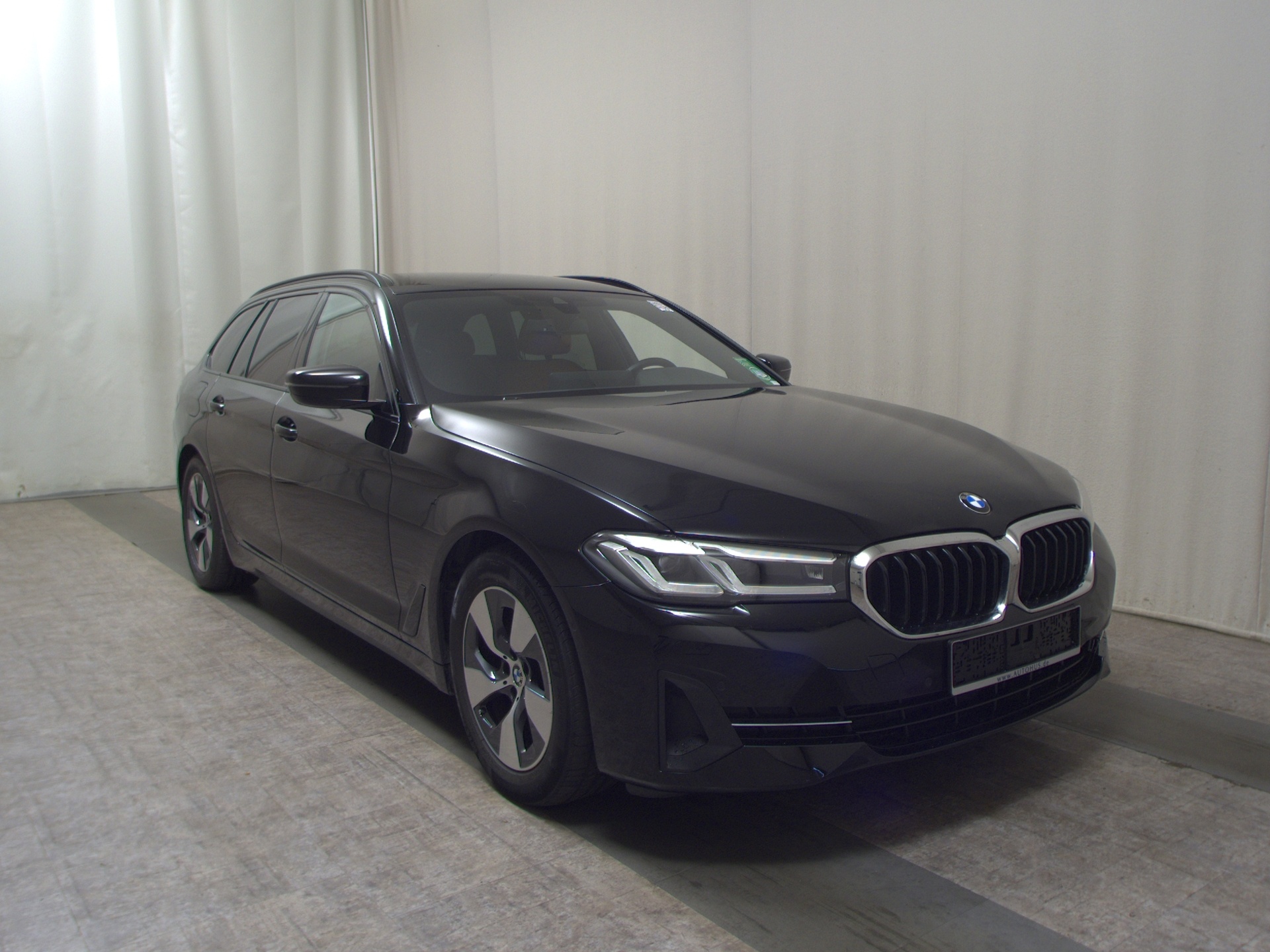 BMW 520dA Touring Nav LED+ LC-Pro Leder AHK RFK HiFi 3
