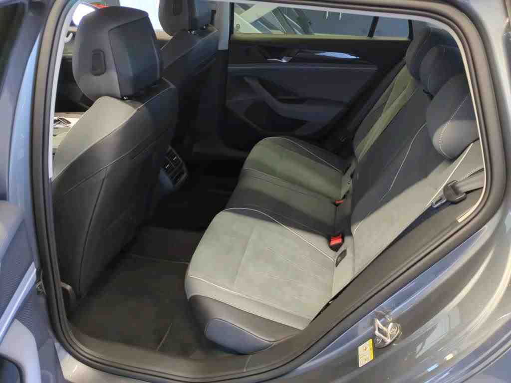 Volkswagen Passat Variant 2.0 TDI Business NAVI KLIMA LED RADIO MFL 9