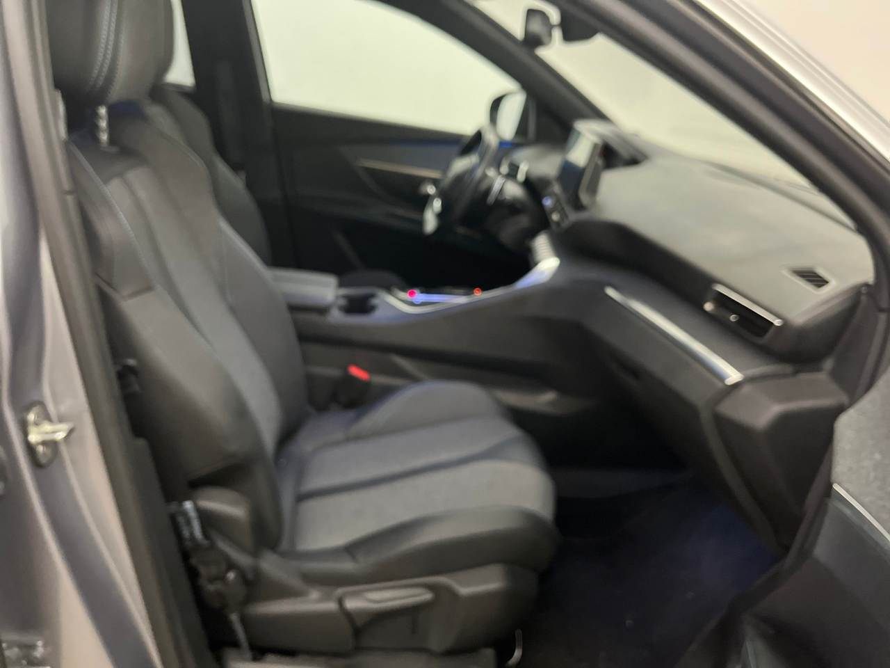 Peugeot 5008 BlueHDi 130 Allure NAVI LED SHZ RFK 5