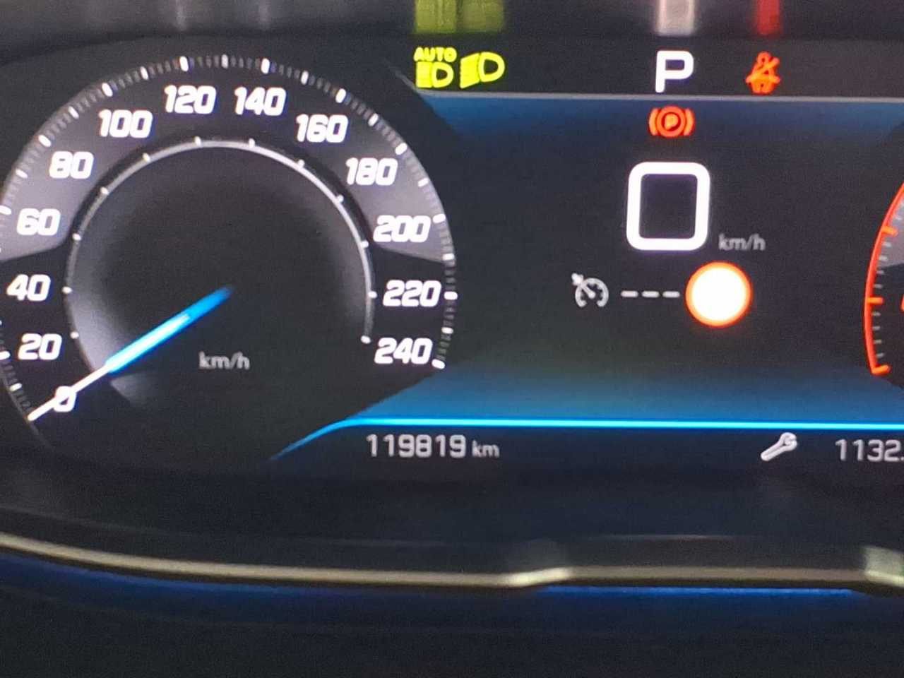 Peugeot 5008 BlueHDi 130 Allure NAVI LED SHZ RFK 9