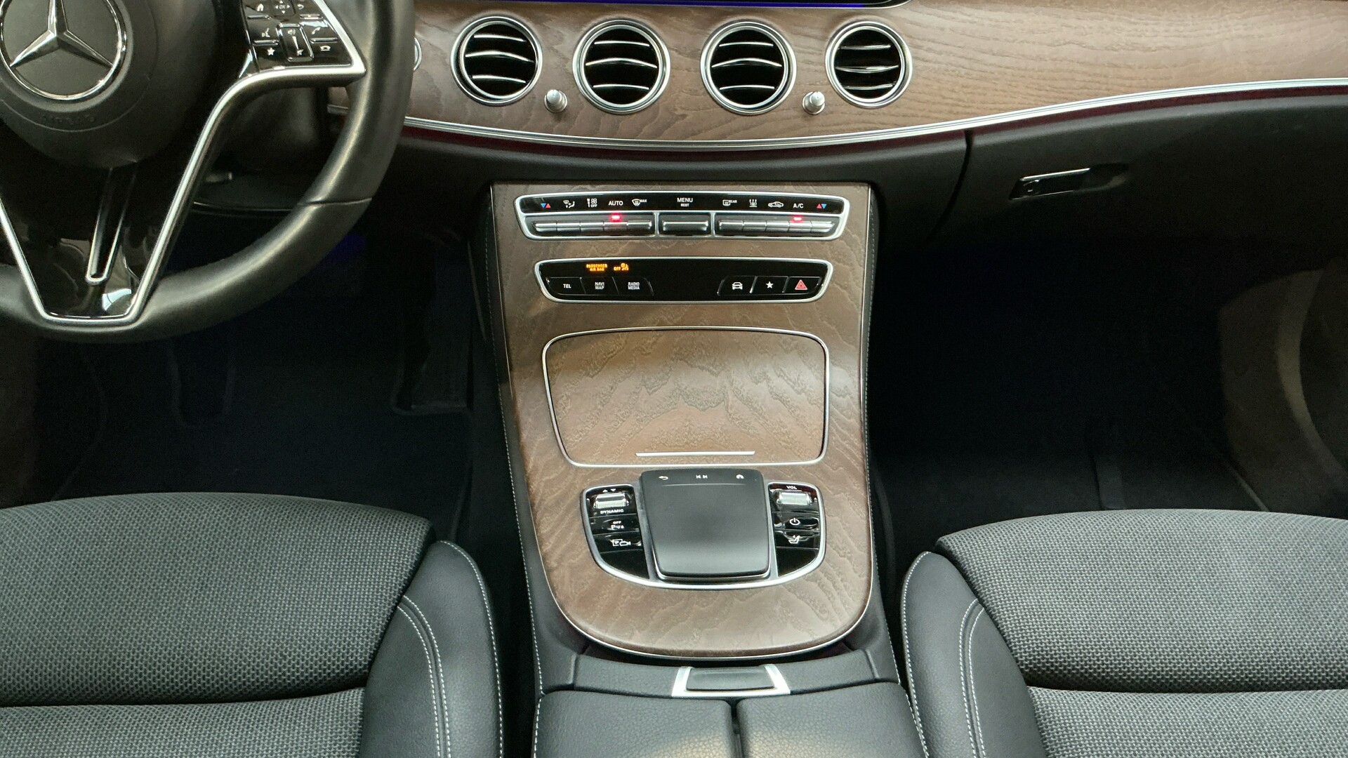 Mercedes-Benz E 300 T de Avantgarde NAVI KLIMAAUT LED RADIO TEMPO 7