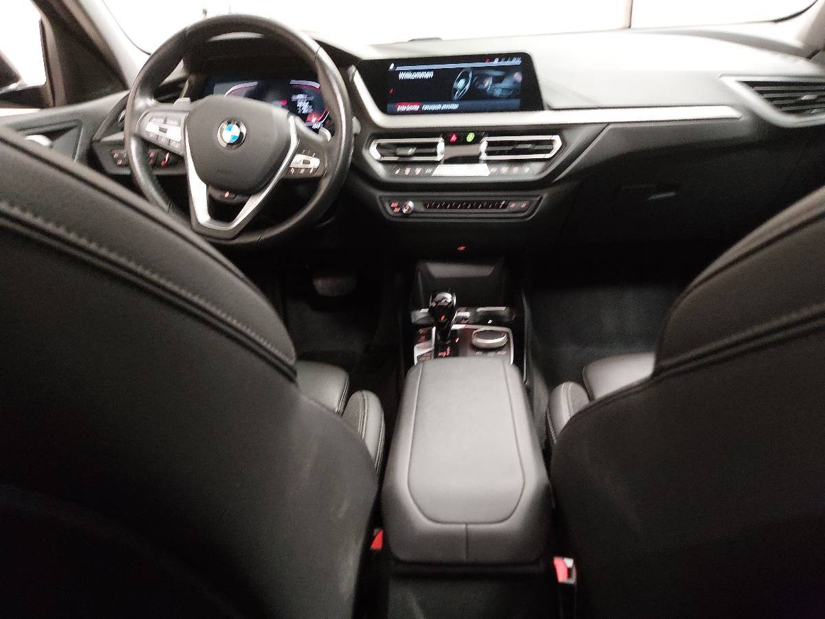 BMW 118d Sport-Line Navi LED Pano LC prof. 16