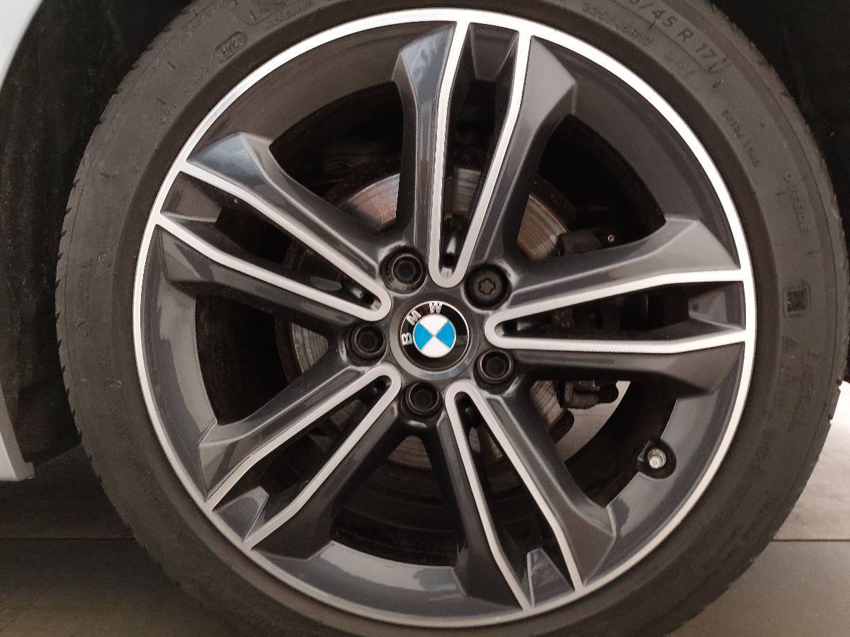 BMW 118d Sport-Line Navi LED Pano LC prof. 10