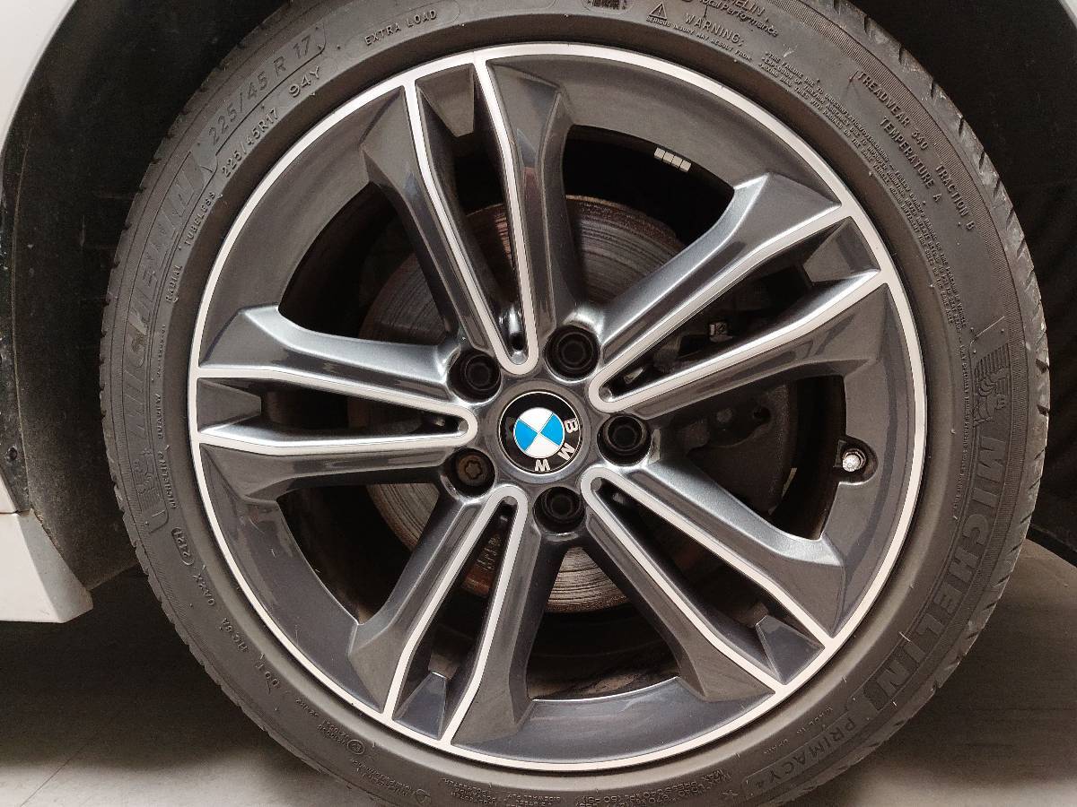 BMW 118d Sport-Line Navi LED Pano LC prof. 9