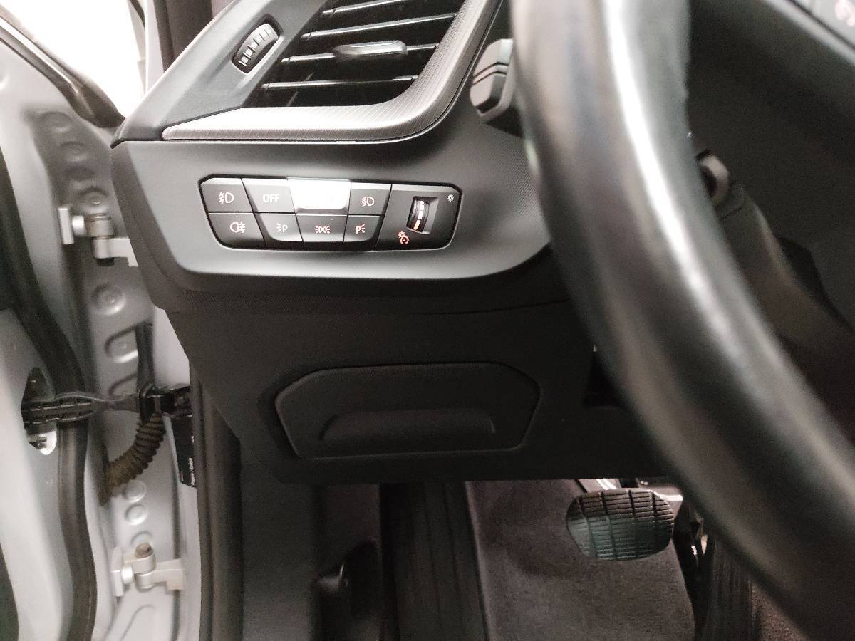 BMW 118d Sport-Line Navi LED Pano LC prof. 13