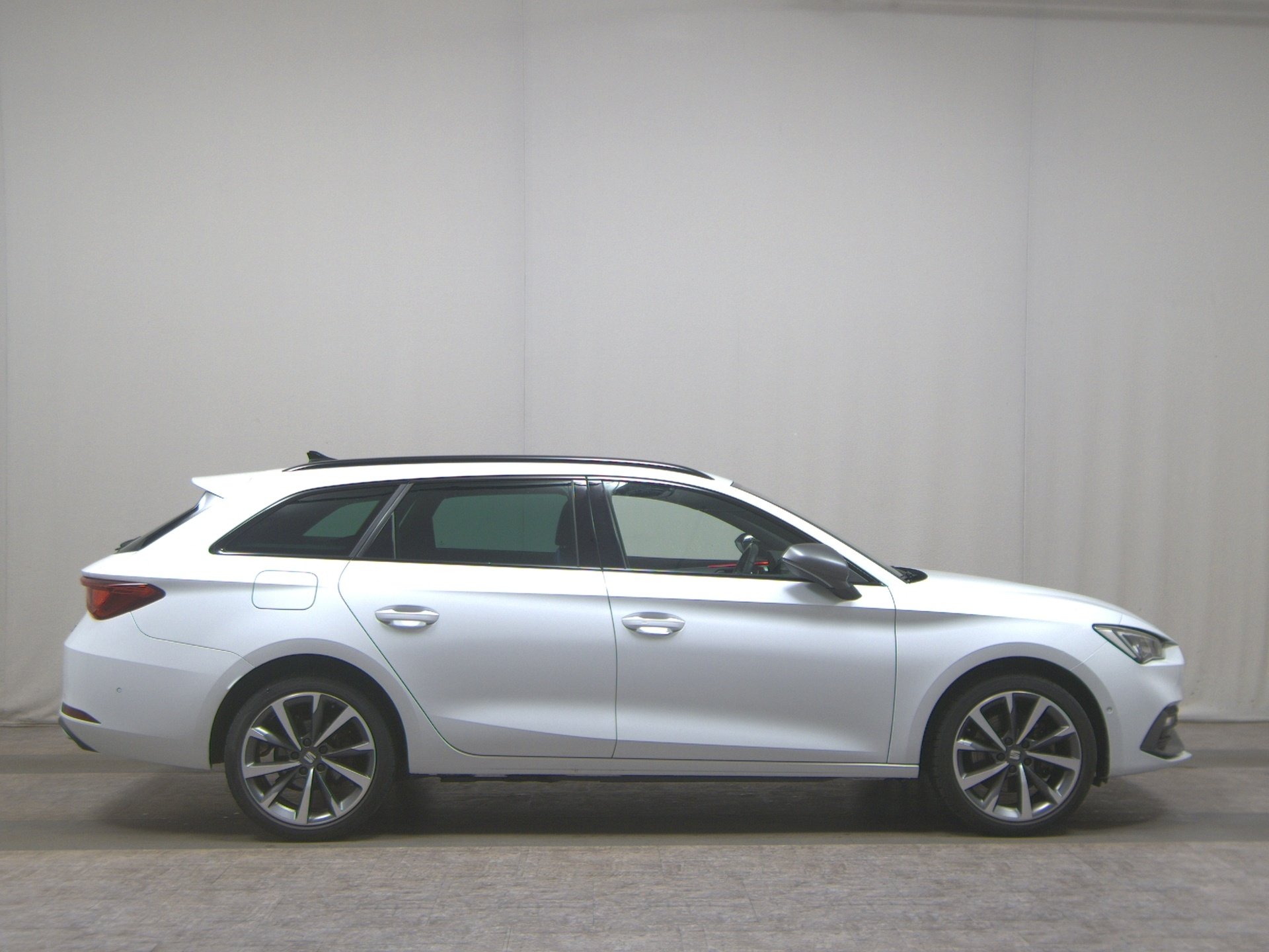 Seat Leon Sportstourer 1.4 e-HYBRID FR Navi LED RFK
