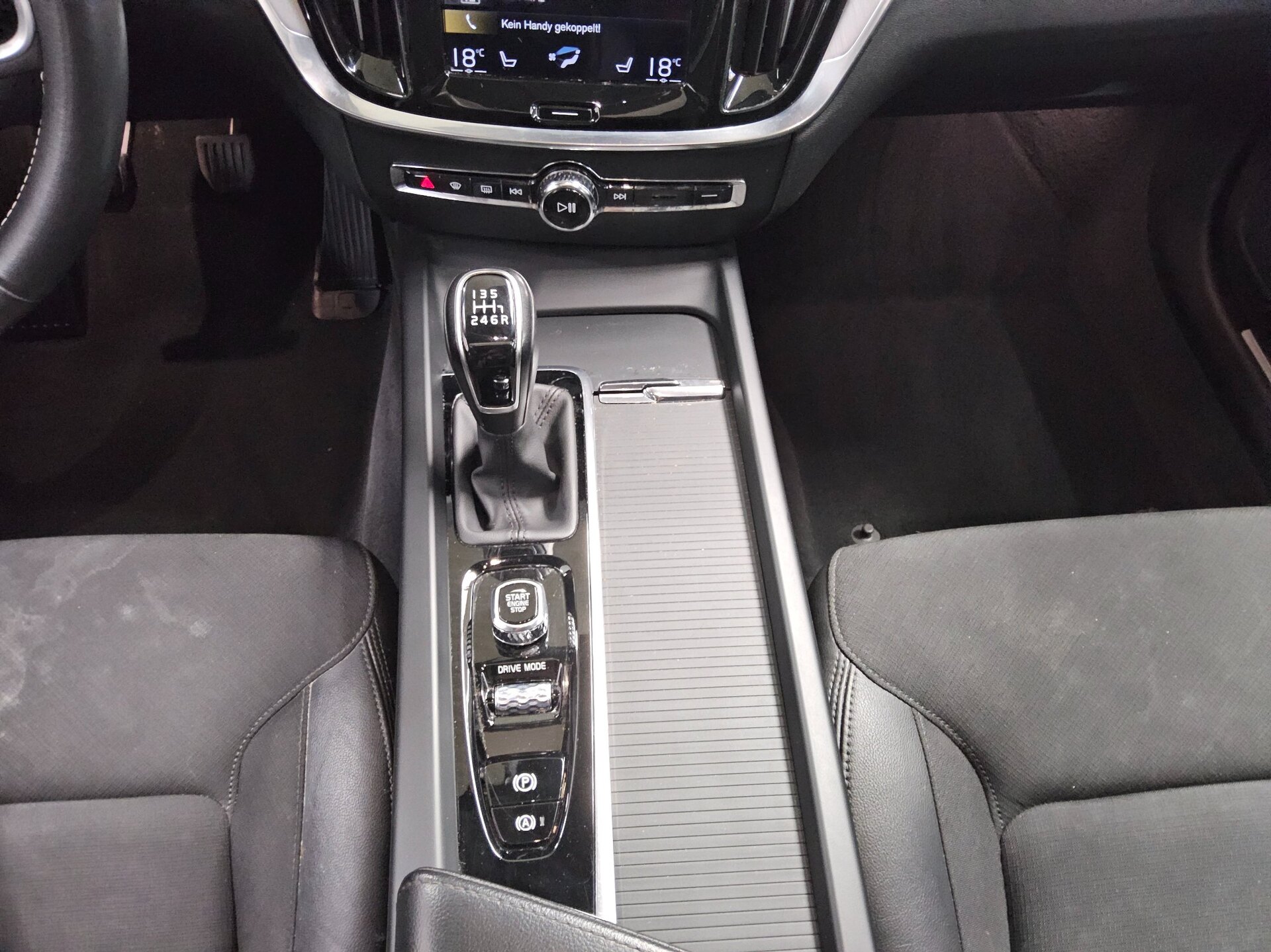Volvo V60 D3 Momentum Pro T-Leder Navi LED Pano RFK 6