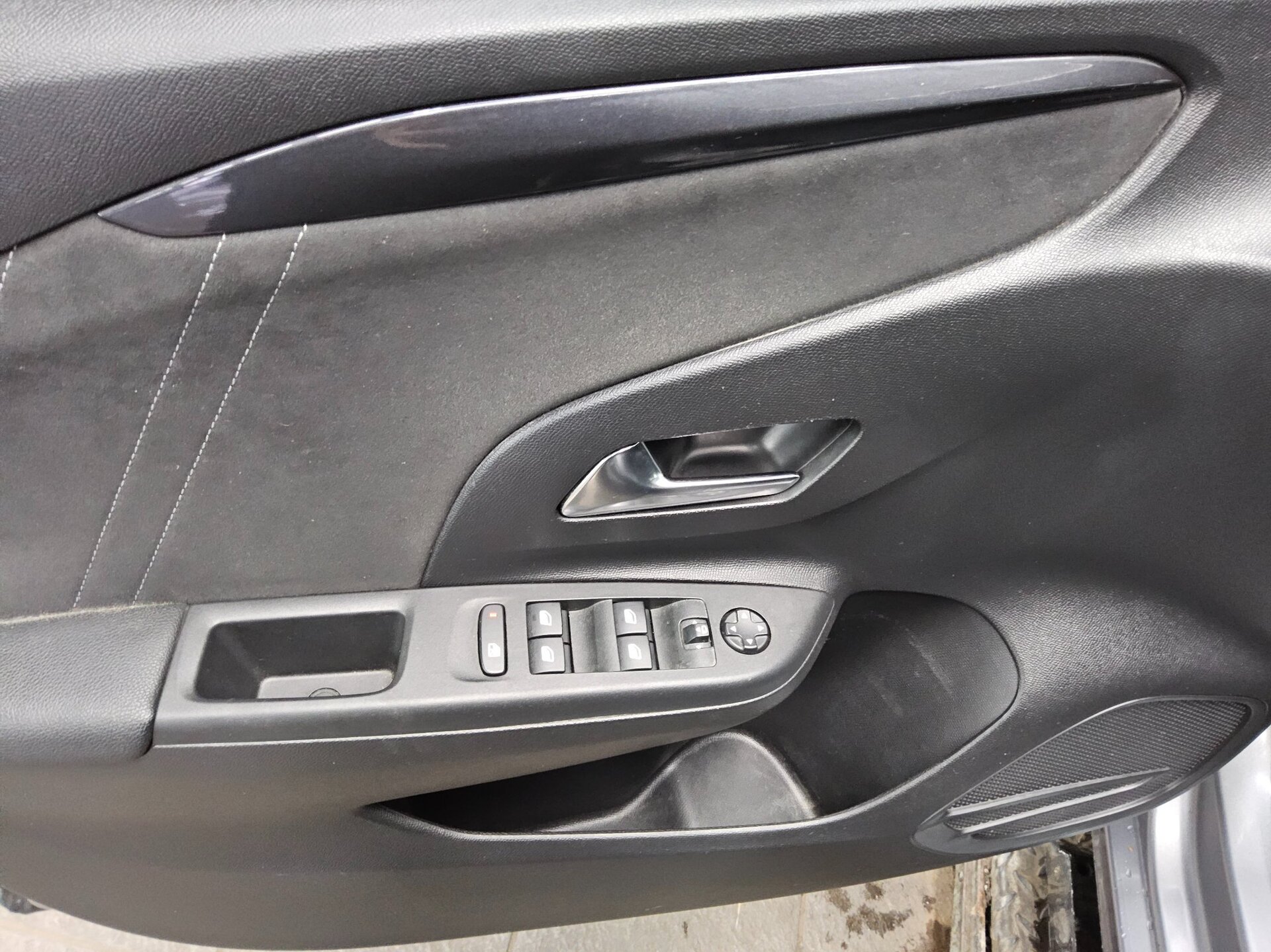 Opel Corsa-e T-Leder Navi Pano LED 10