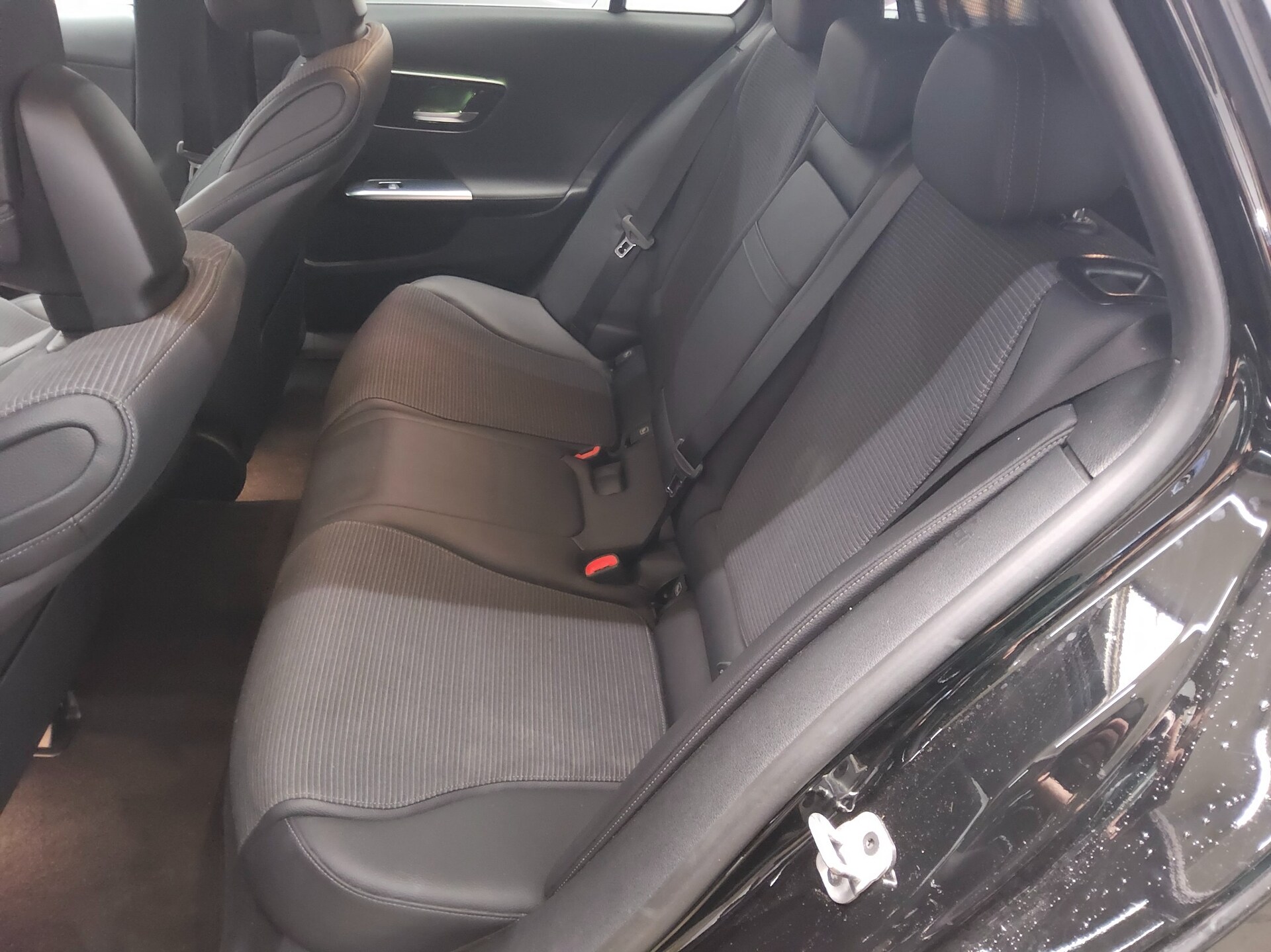 Mercedes-Benz C 200 T d Avantgarde Navi LED RFK AHK Distronic+ 13