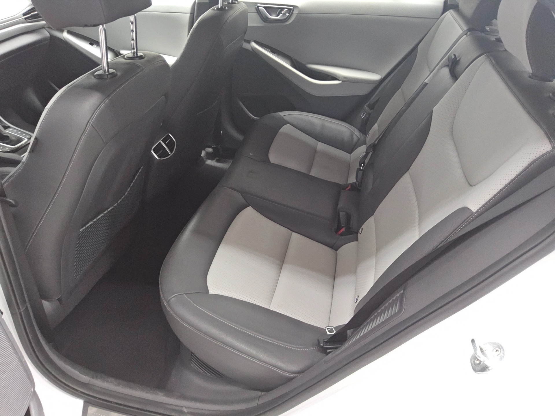 Hyundai IONIQ 1.6 GDI Hybrid Navi LED Leder RfK AID 12
