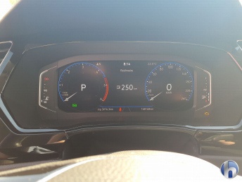 Volkswagen Touran 2.0 TDI Comf. Navi LED DC-Pro Pano DynAudio 6