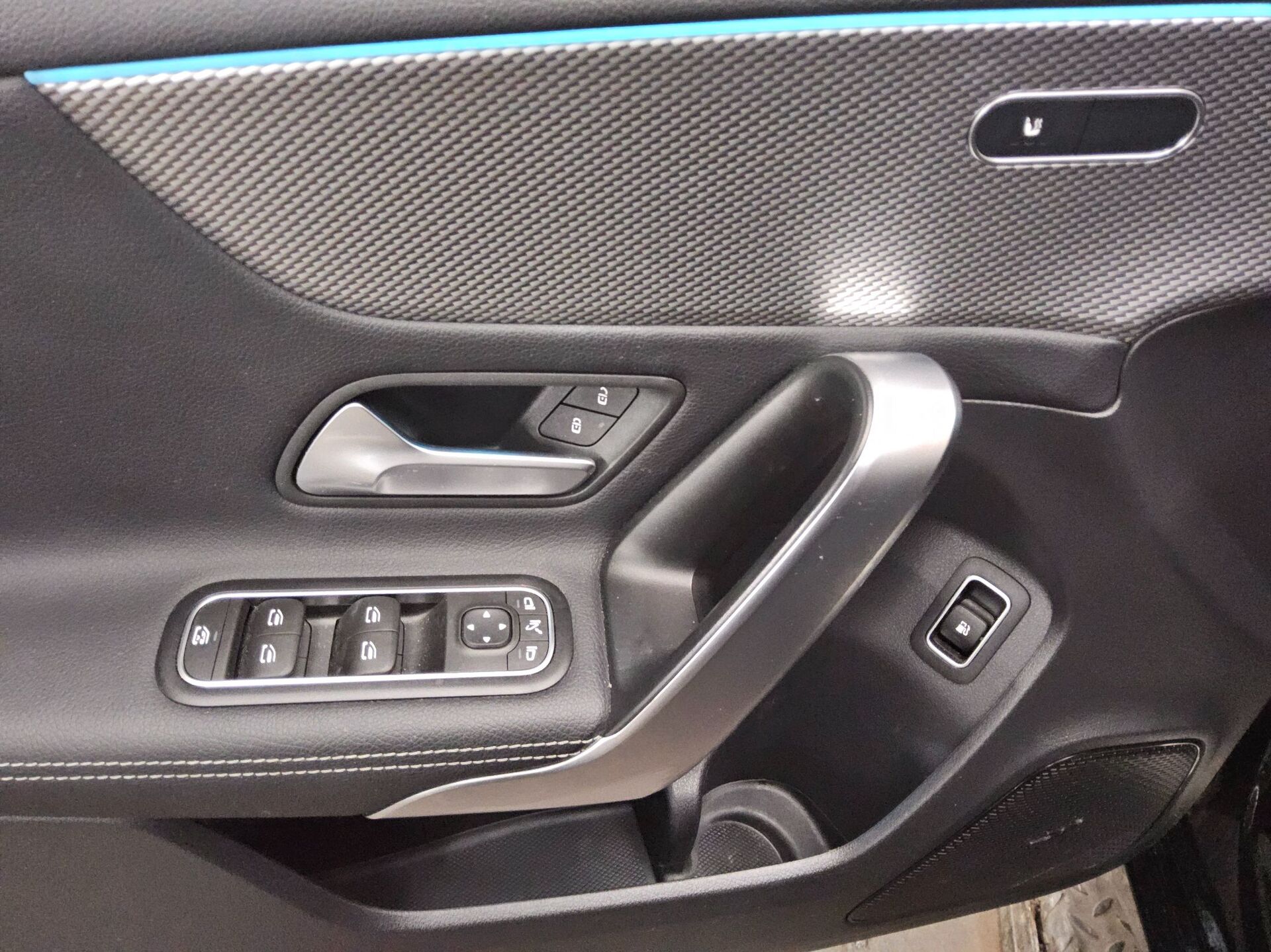 Mercedes-Benz A 250 e Progressive Navi LED Shz Pano HuD Sound 360° 10