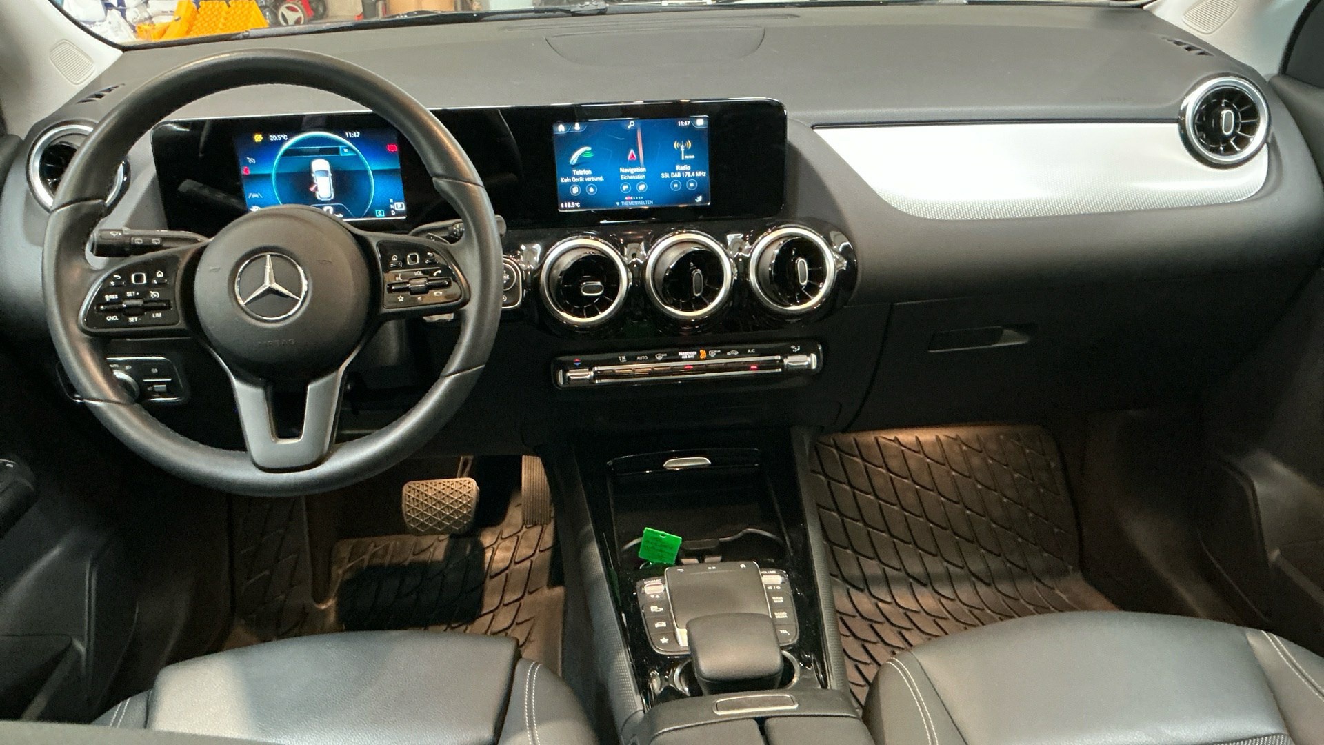 Mercedes-Benz GLA 200 d Style T-Leder Navi LED MBUX 6