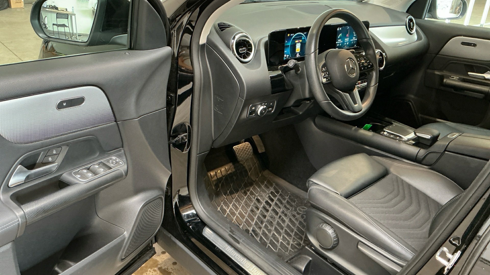Mercedes-Benz GLA 200 d Style T-Leder Navi LED MBUX 5