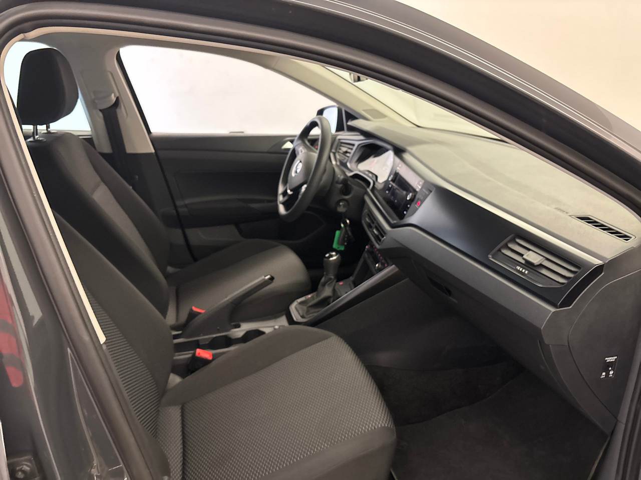 Volkswagen Polo 1.0 Trendline NAVI LED SHZ PDC 6
