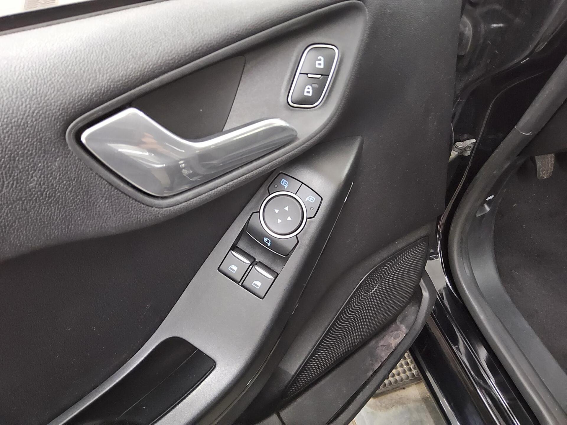 Ford Fiesta 1.1 Cool&Connect RFK Shz 9