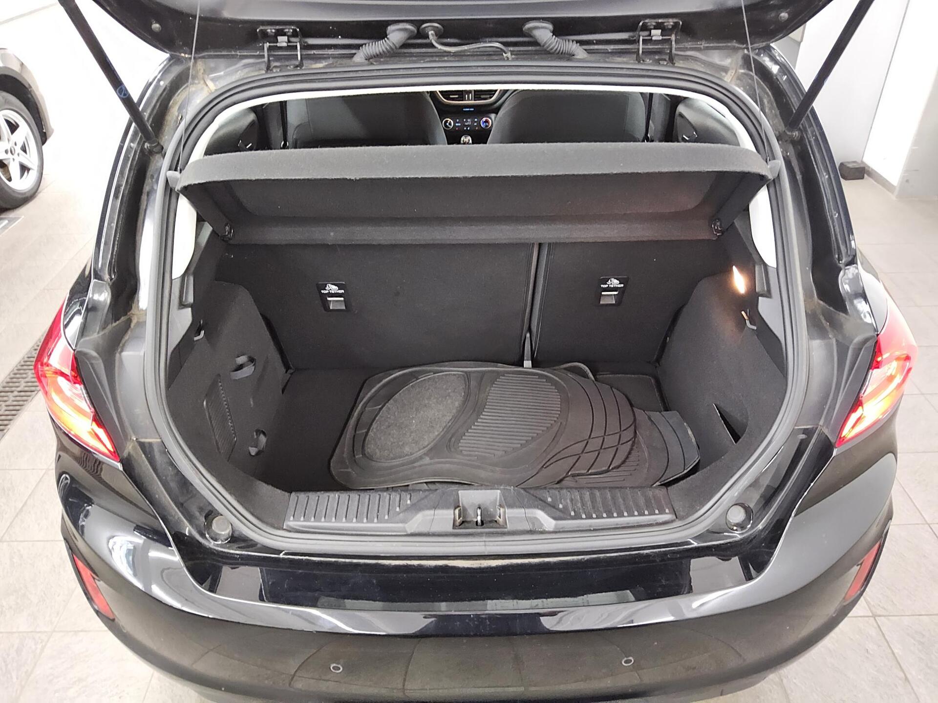 Ford Fiesta 1.1 Cool&Connect RFK Shz 11